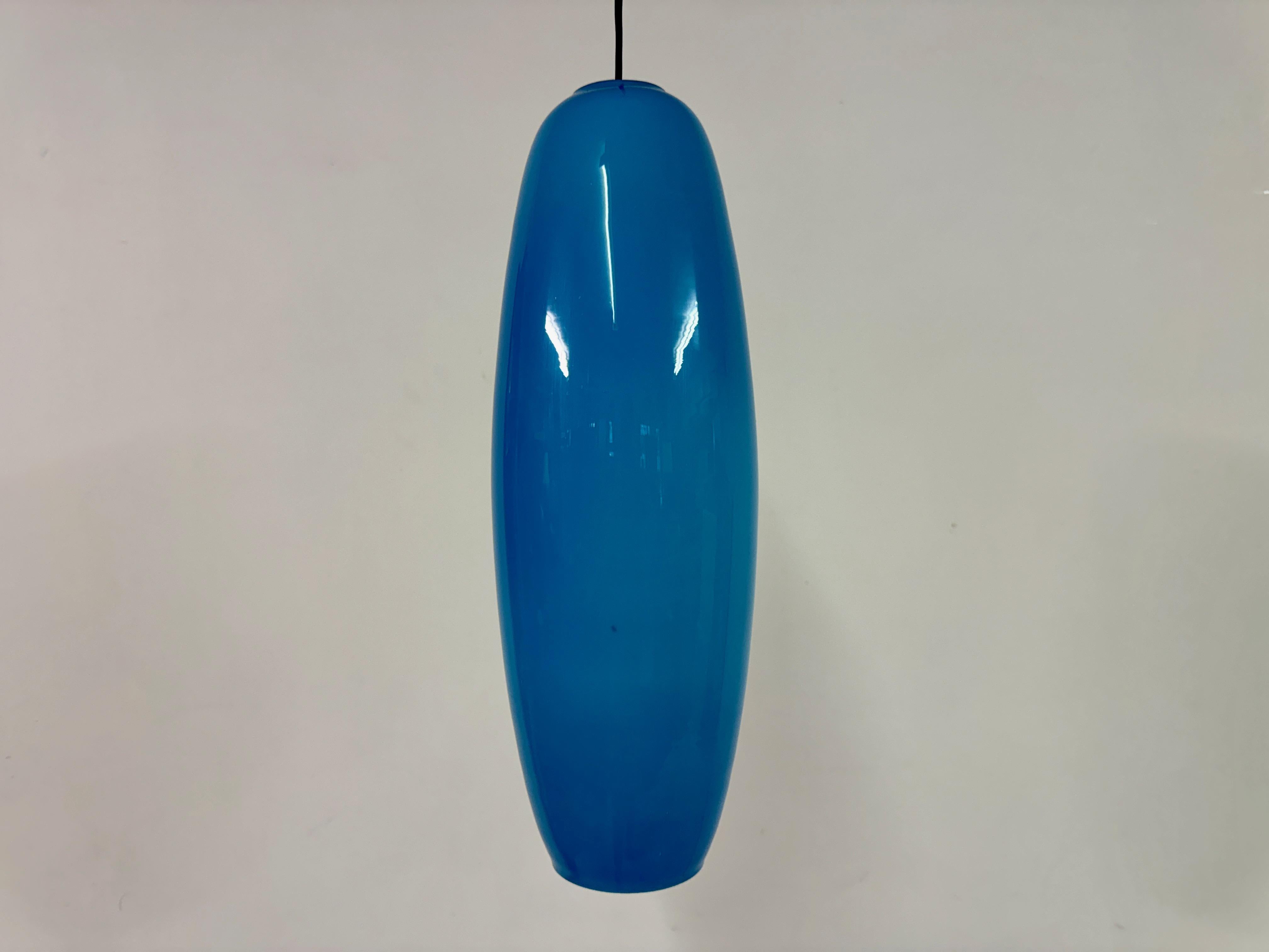 1960s Italian Blue Glass Long Pendant In Good Condition For Sale In London, London