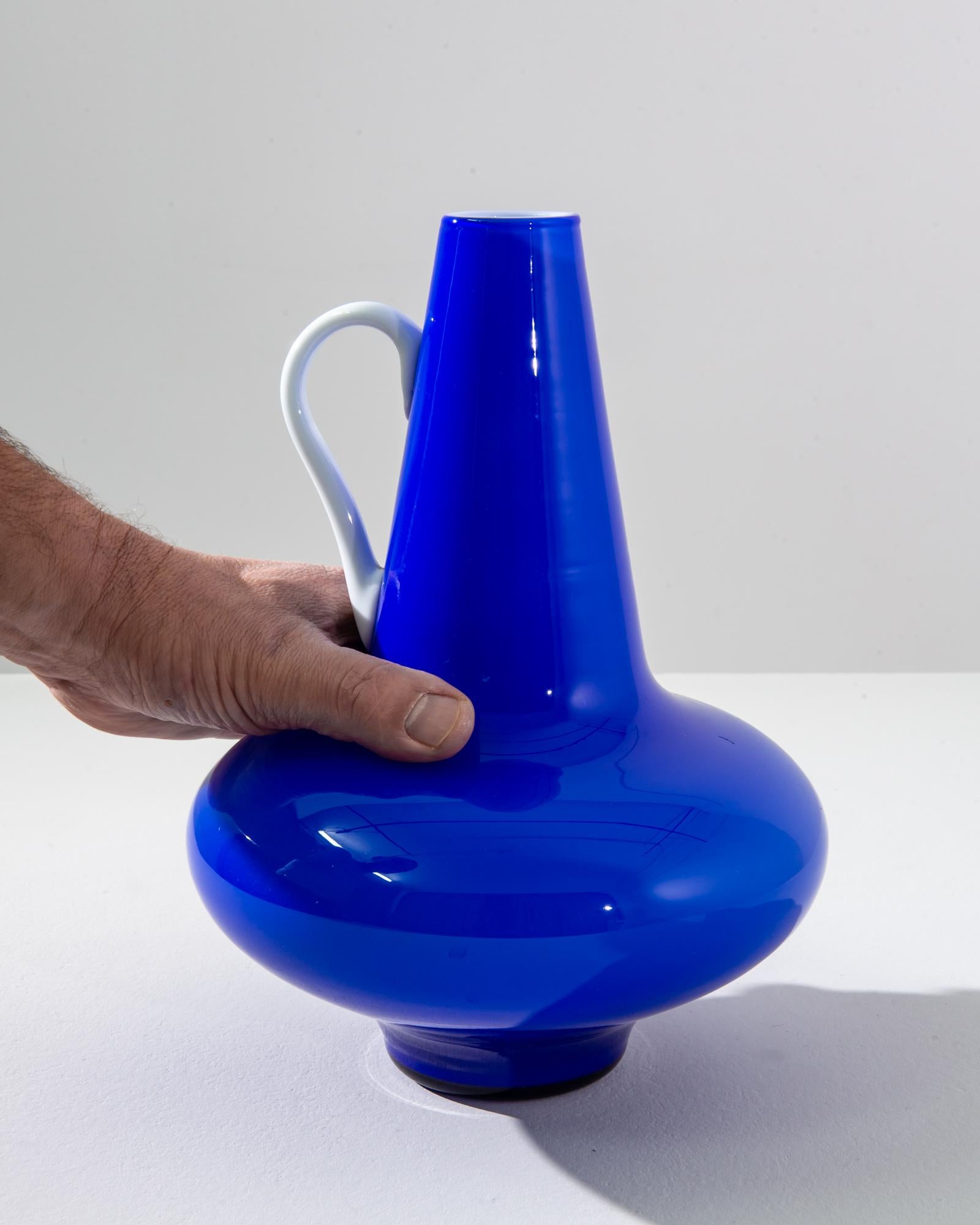 20ième siècle Vase italien en verre bleu des années 1960 en vente