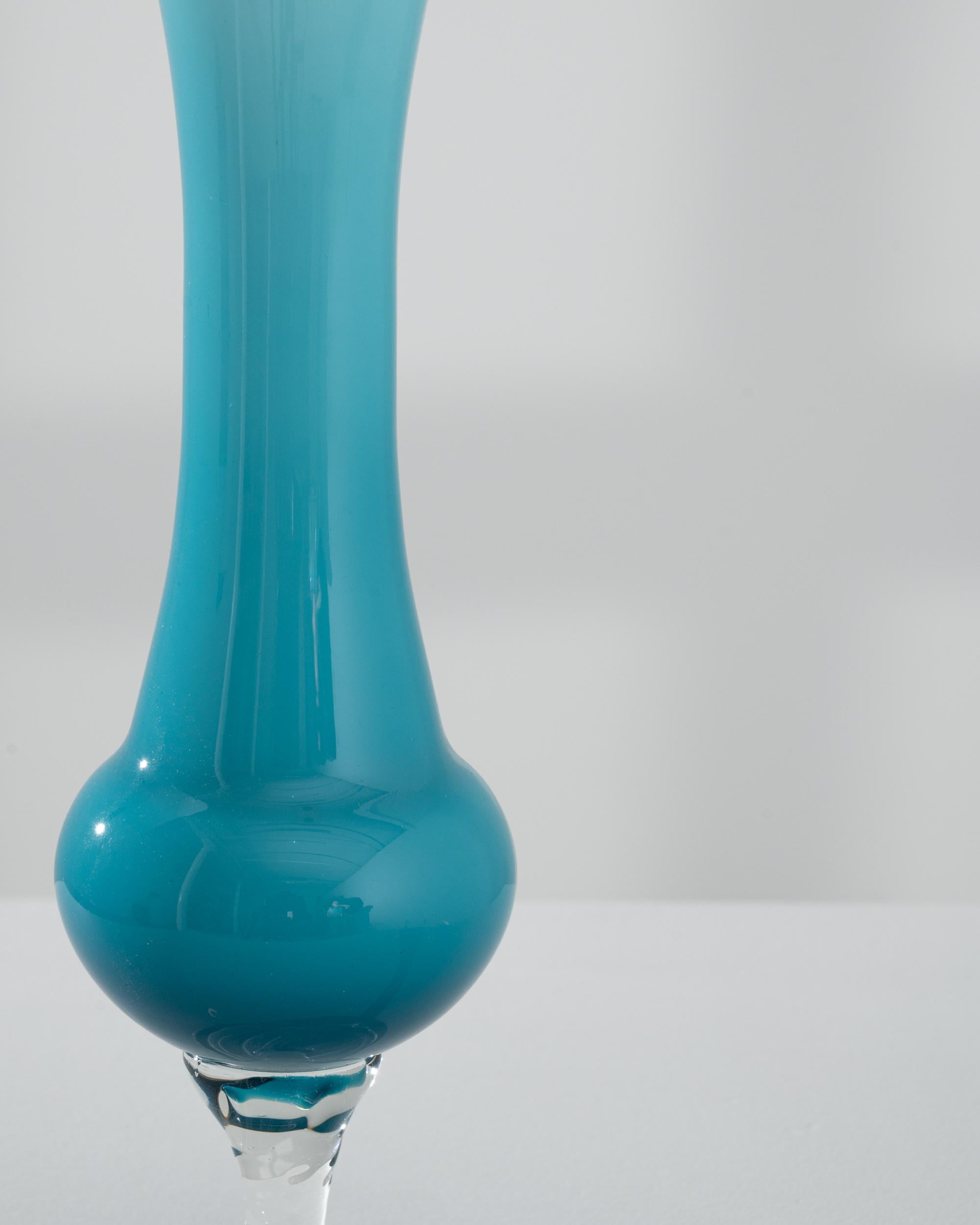 20ième siècle Vase italien en verre bleu des années 1960 en vente