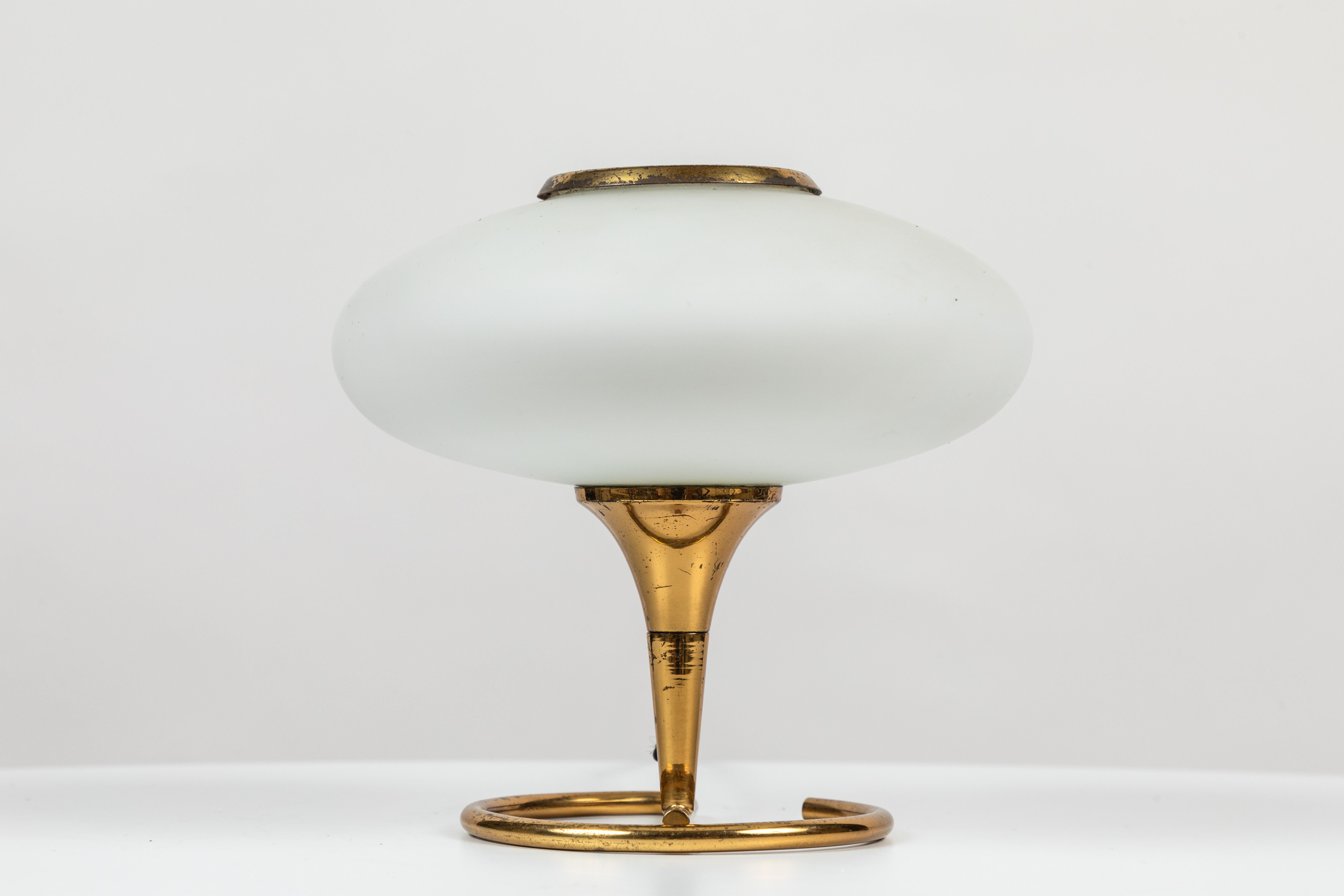 1960s Italian Brass and Glass Table Lamp Attributed to Stilnovo In Good Condition In Glendale, CA