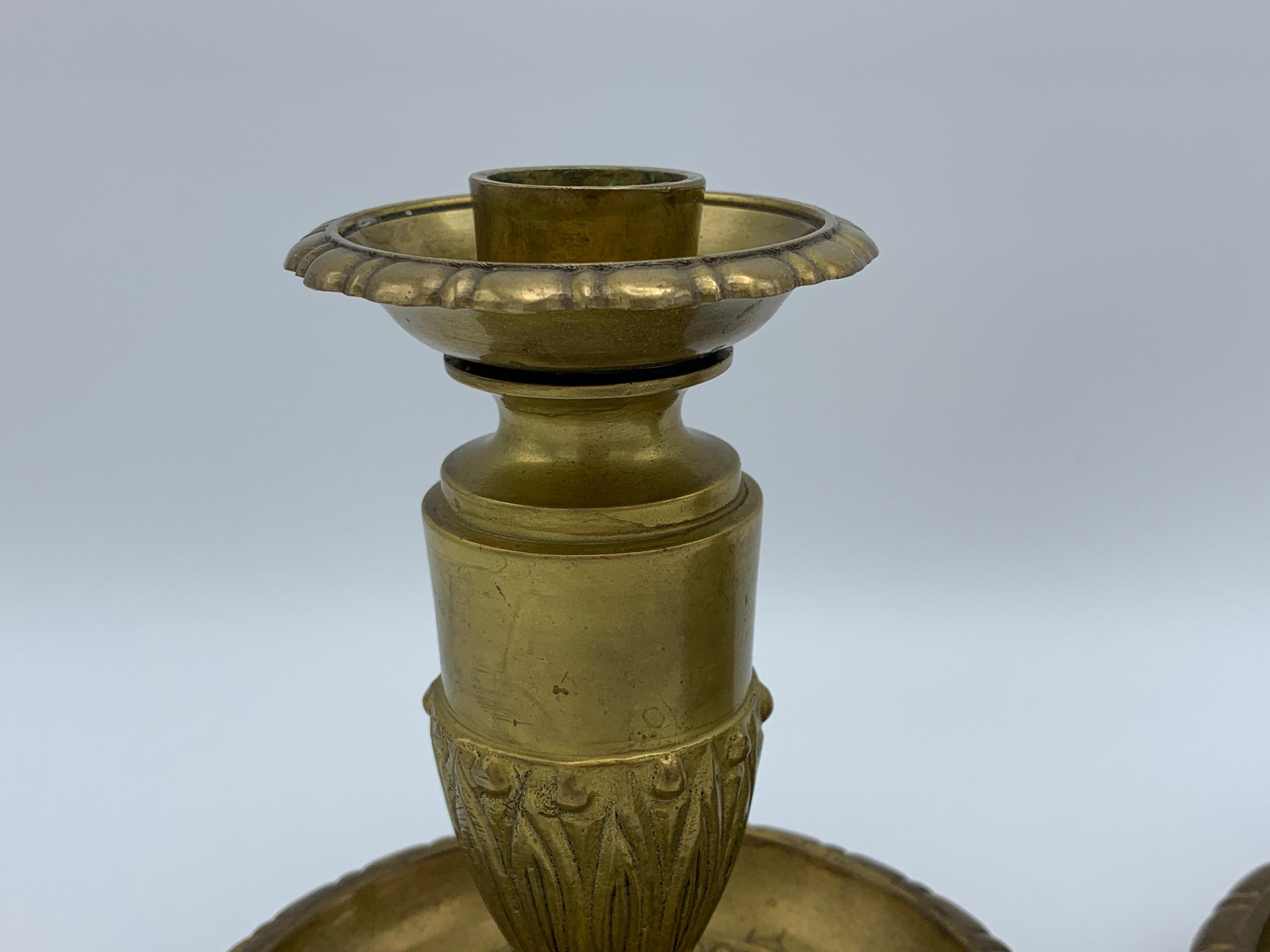 Offered is a fabulous, pair of traditional, 1960s Italian brass candlestick holders. The pair have lovely detailing all-over, with thick scalloped edges, a deep burnished brass finish (polish able by buyer), and both have substantial weight. The