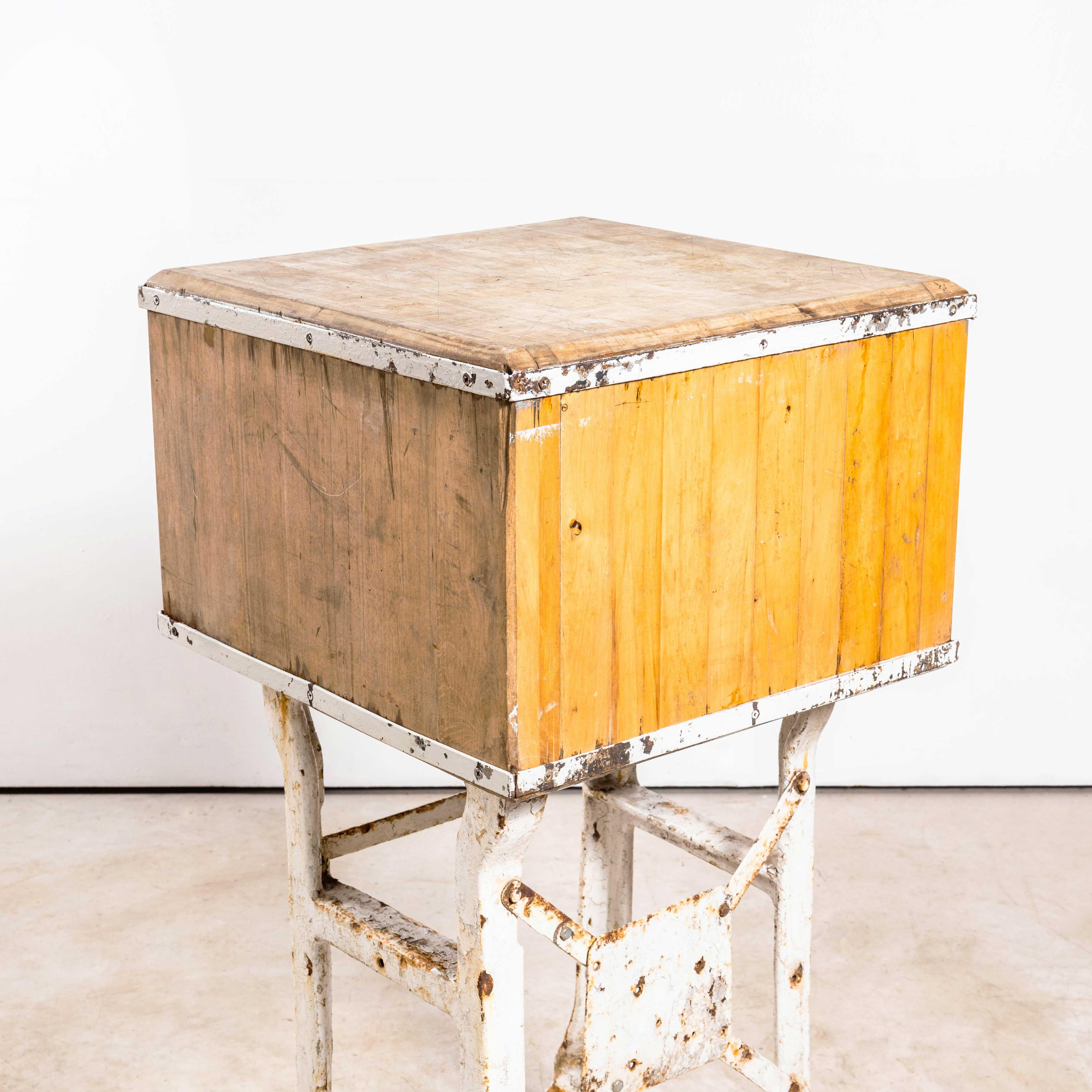 1960's Italian Butchers Block By Joko - With Cast Base In Good Condition For Sale In Hook, Hampshire