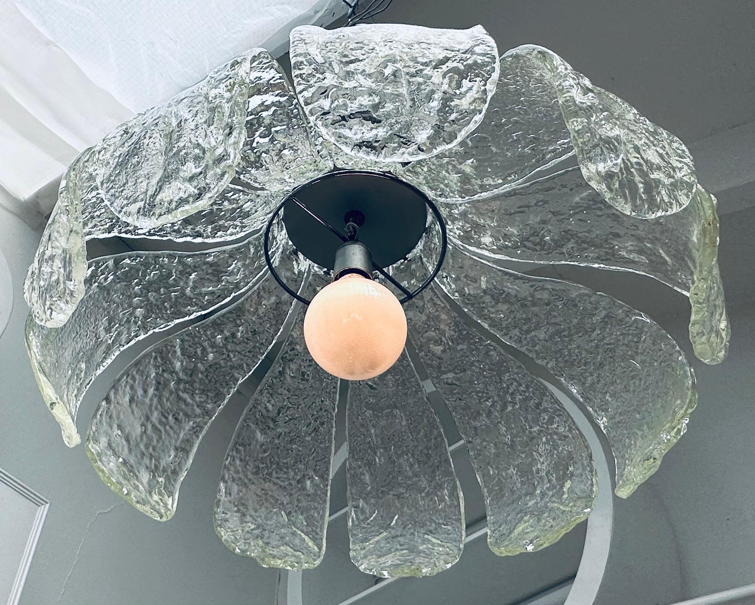 1960s Italian Carlo Nason for Mazzega Murano Clear Glass Petal Chandelier In Good Condition For Sale In London, GB
