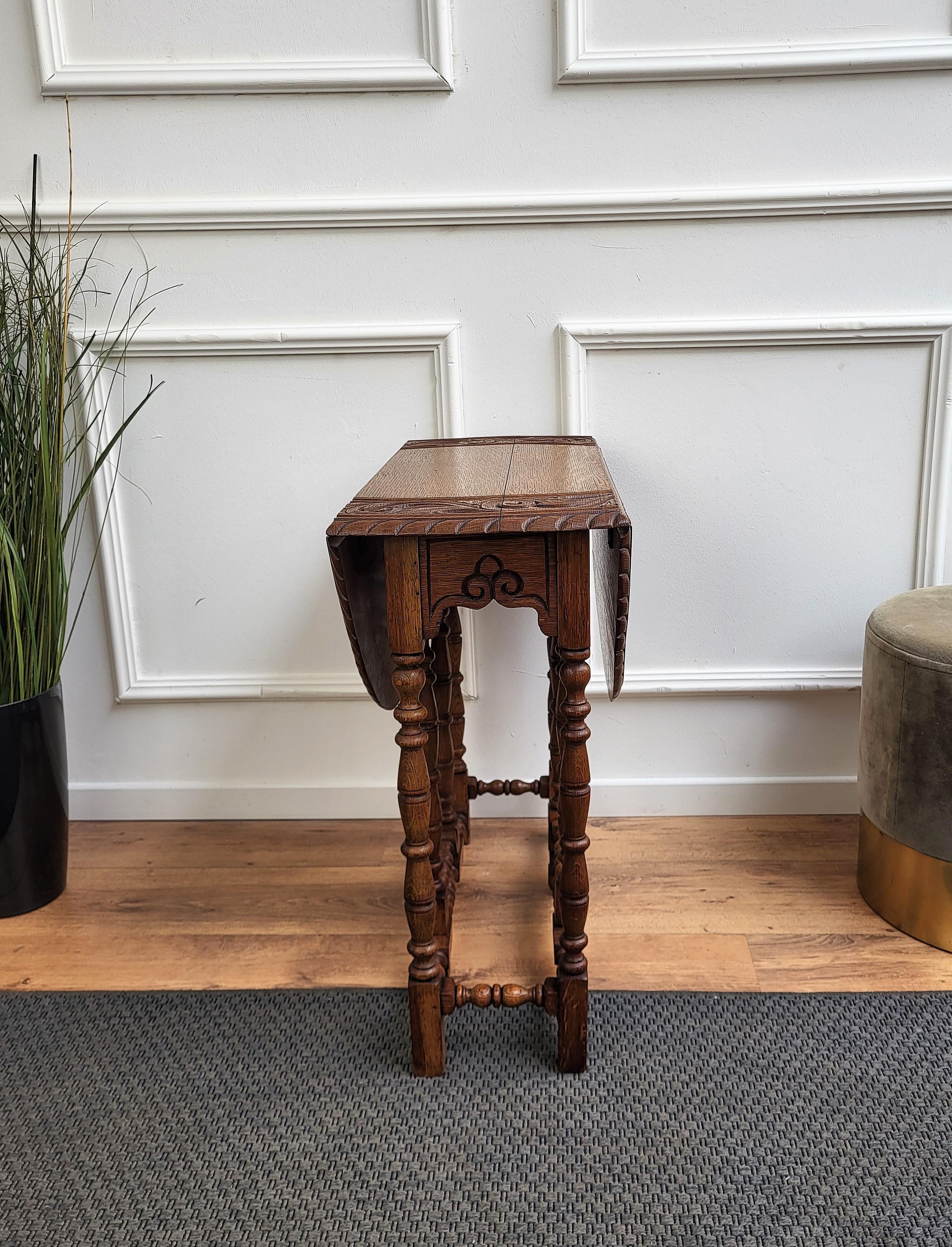 Mid-Century Modern 1960s Italian Carved Bobbin Barley Legs Drop Leaf Oval Side Table Coffee Table For Sale