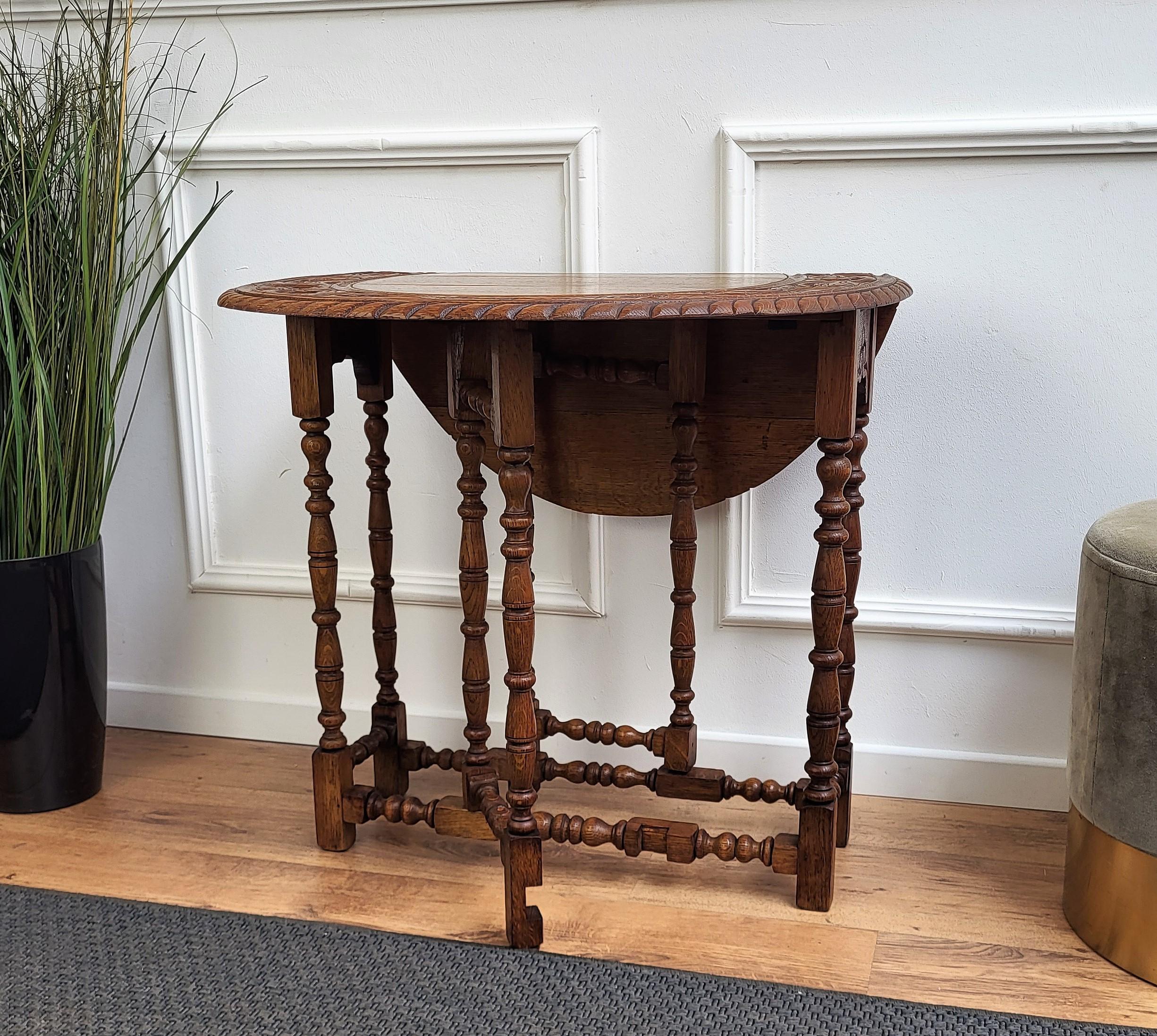 Wood 1960s Italian Carved Bobbin Barley Legs Drop Leaf Oval Side Table Coffee Table For Sale