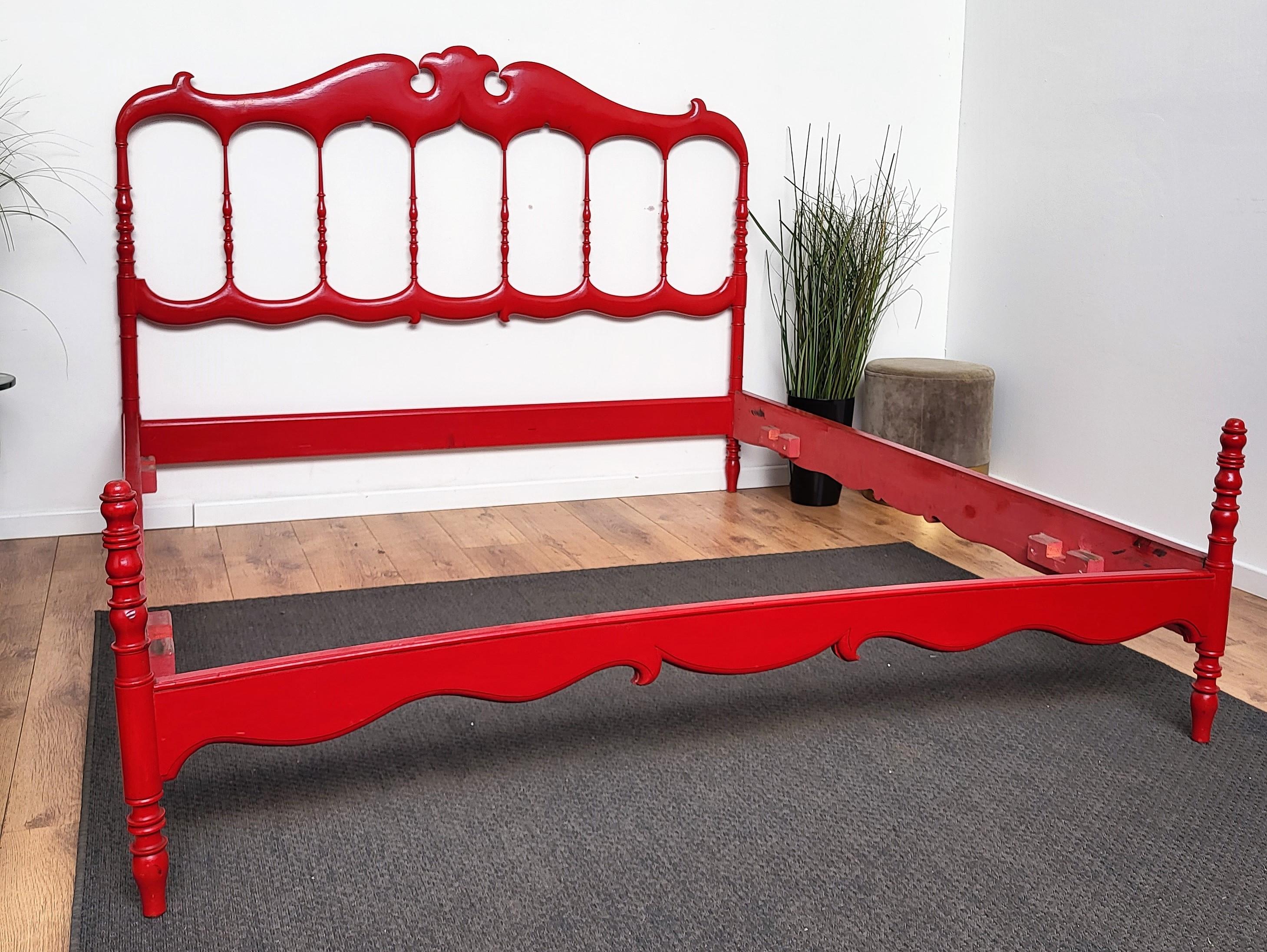 20th Century 1960s Italian Carved Wood Chiavari Bed Frame For Sale