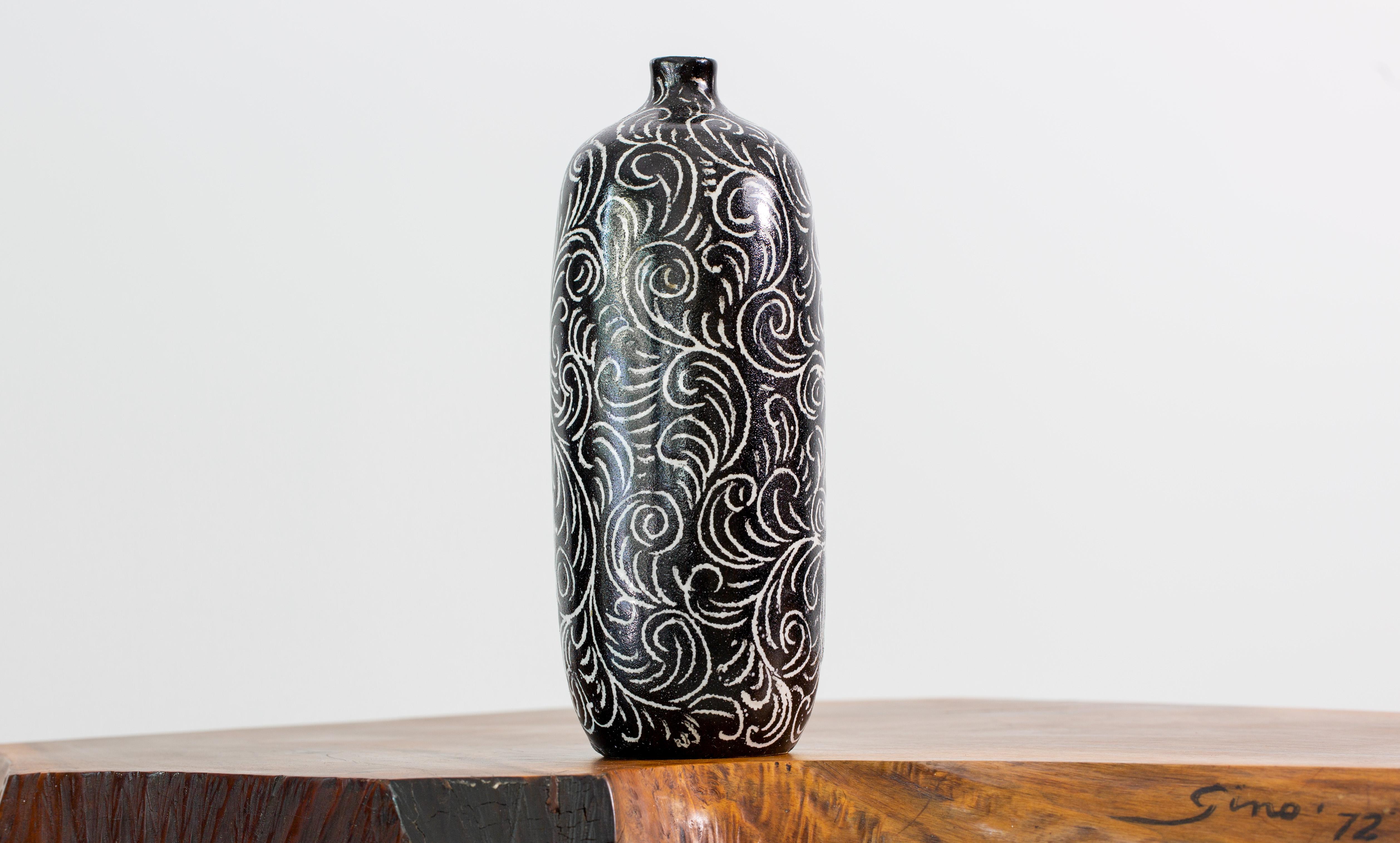 A perfectly sized Italian pottery vase produced by Raymor and attributed to Aldo Londi. A beautiful dark glaze accented with organic sgraffito swirls. Signed on the bottom. 

Dimensions:
4.5