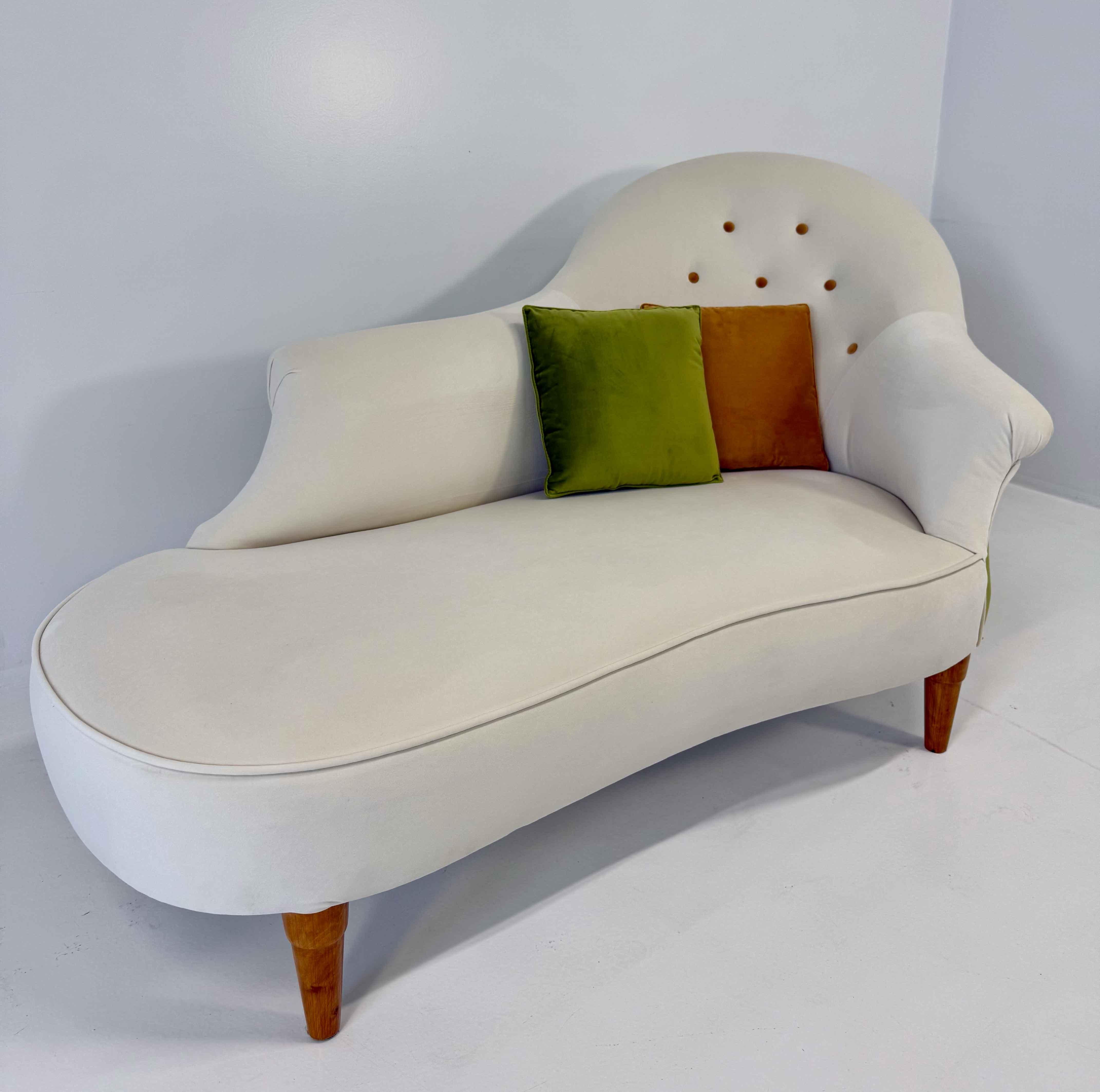 Chaise longue italienne des années 1960 en bois de cerisier et velours en trois couleurs Bon état - En vente à Meda, MB