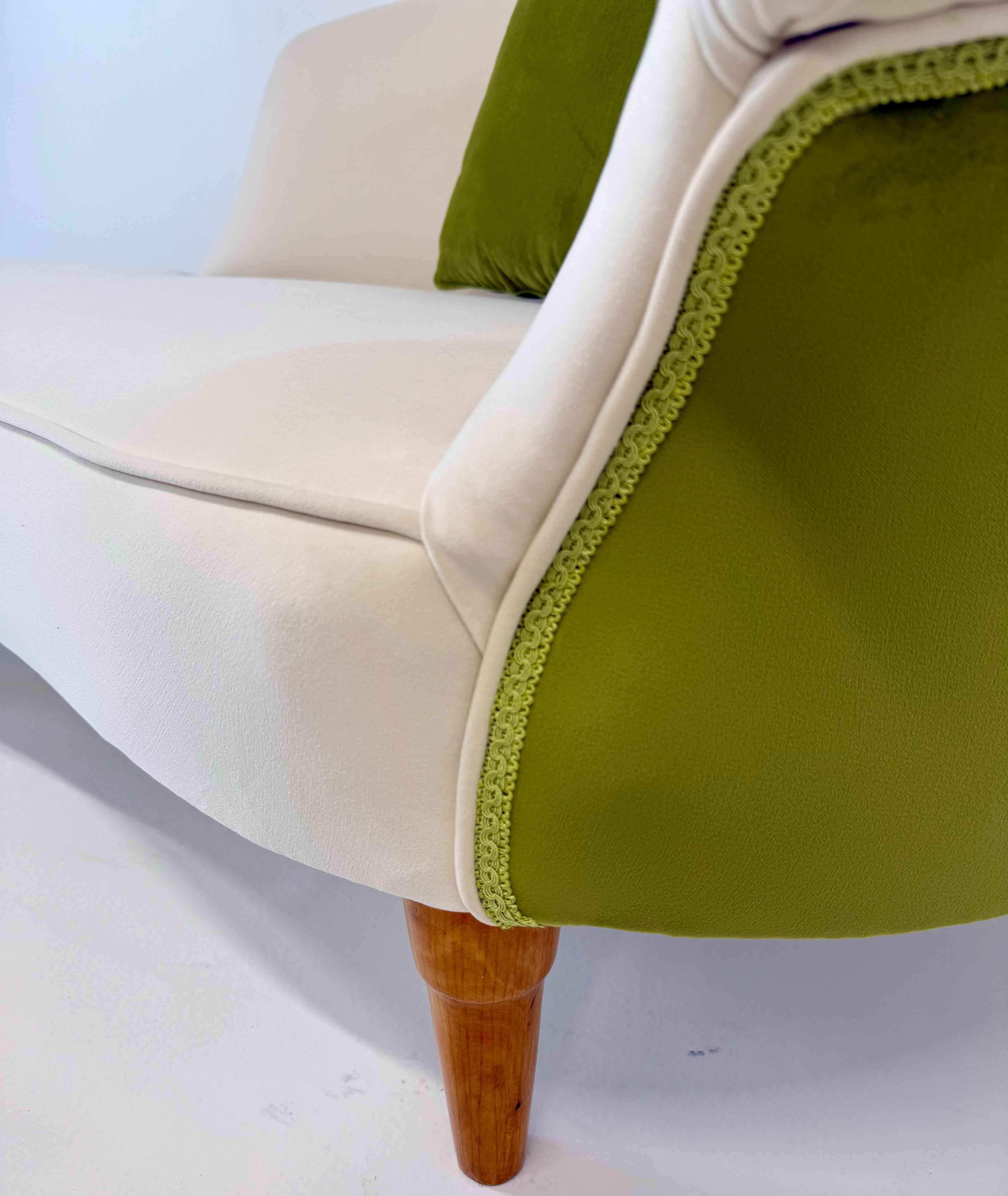 Chaise longue italienne des années 1960 en bois de cerisier et velours en trois couleurs en vente 1