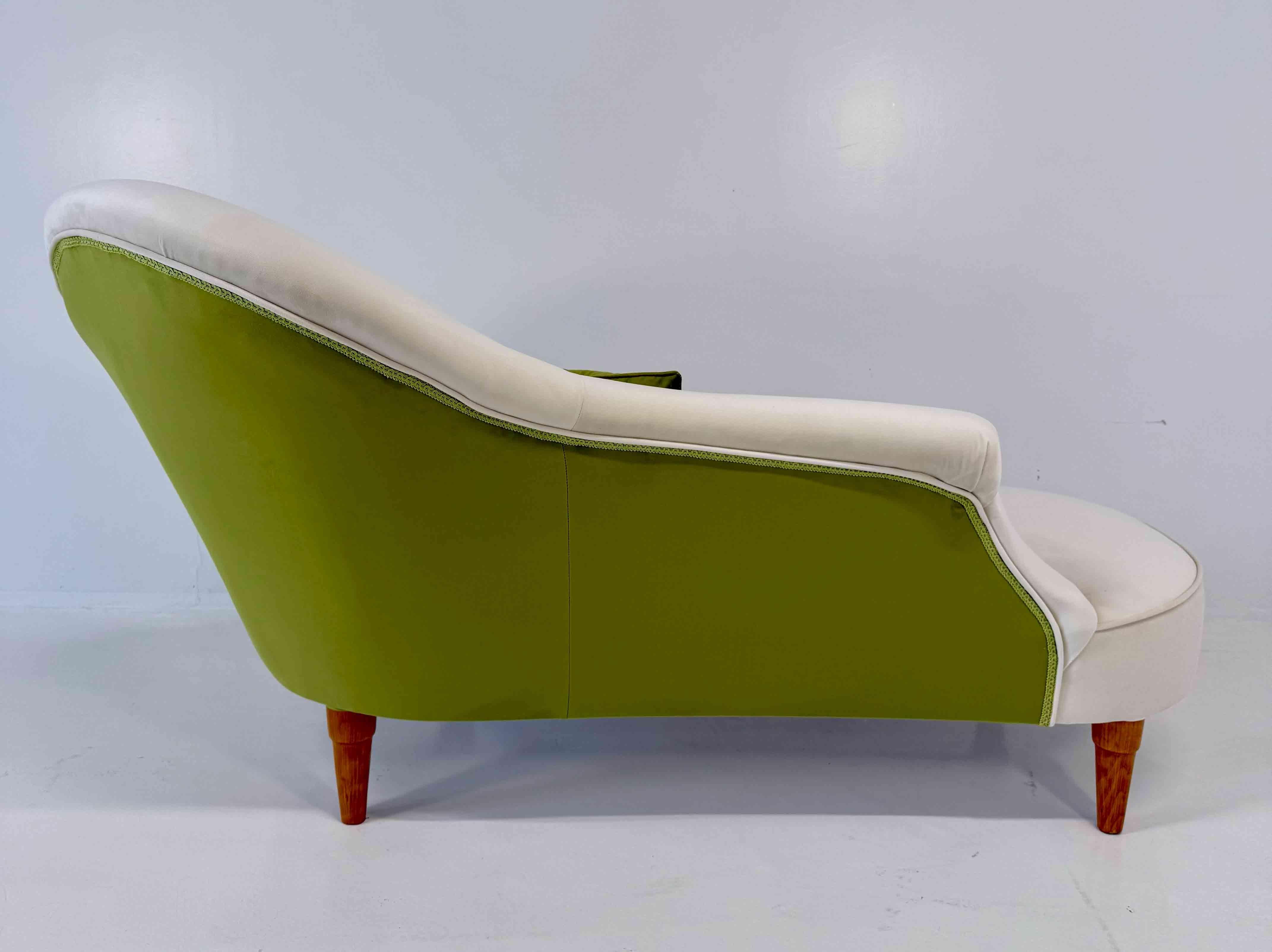 Chaise longue italienne des années 1960 en bois de cerisier et velours en trois couleurs en vente 2