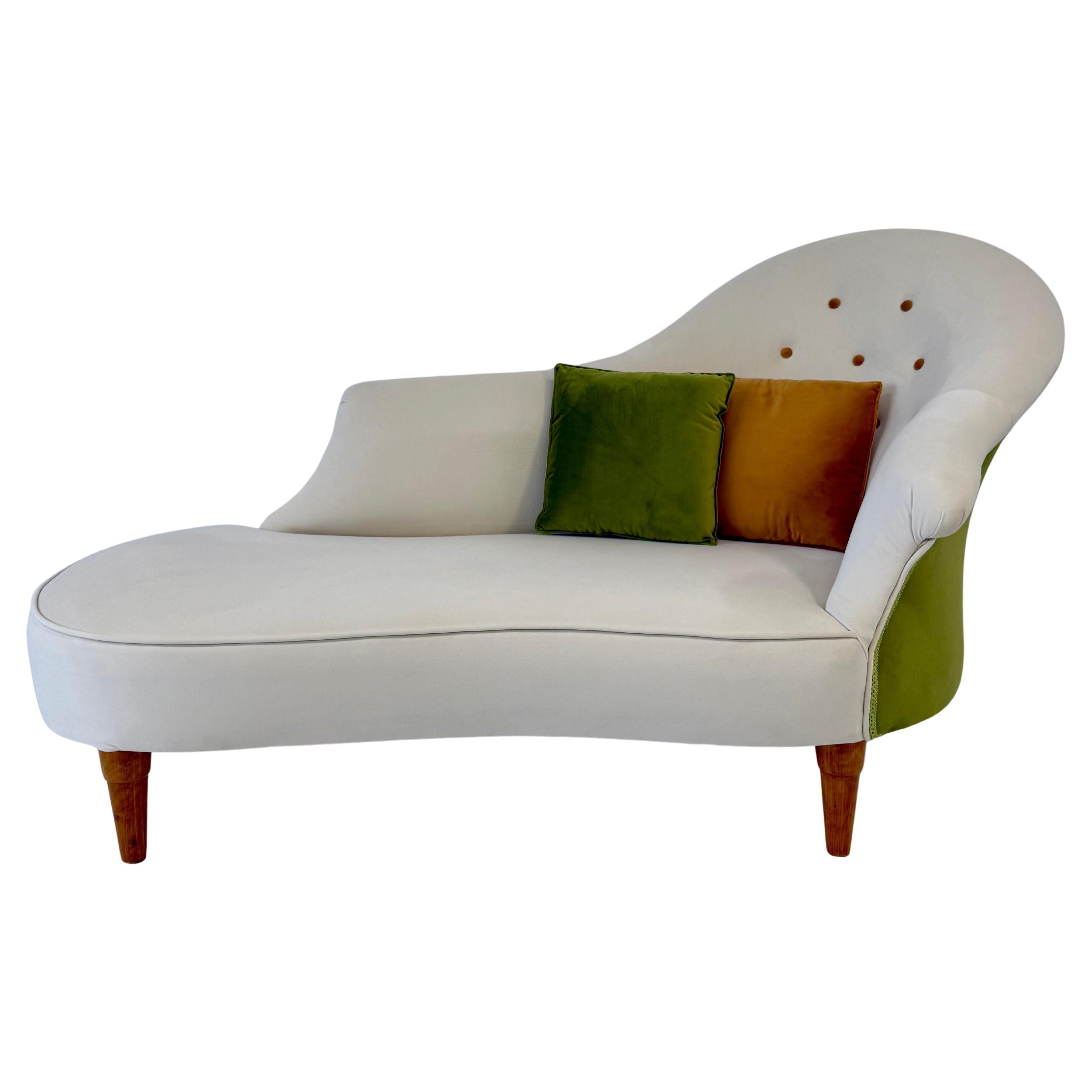 Chaise longue italienne des années 1960 en bois de cerisier et velours en trois couleurs en vente