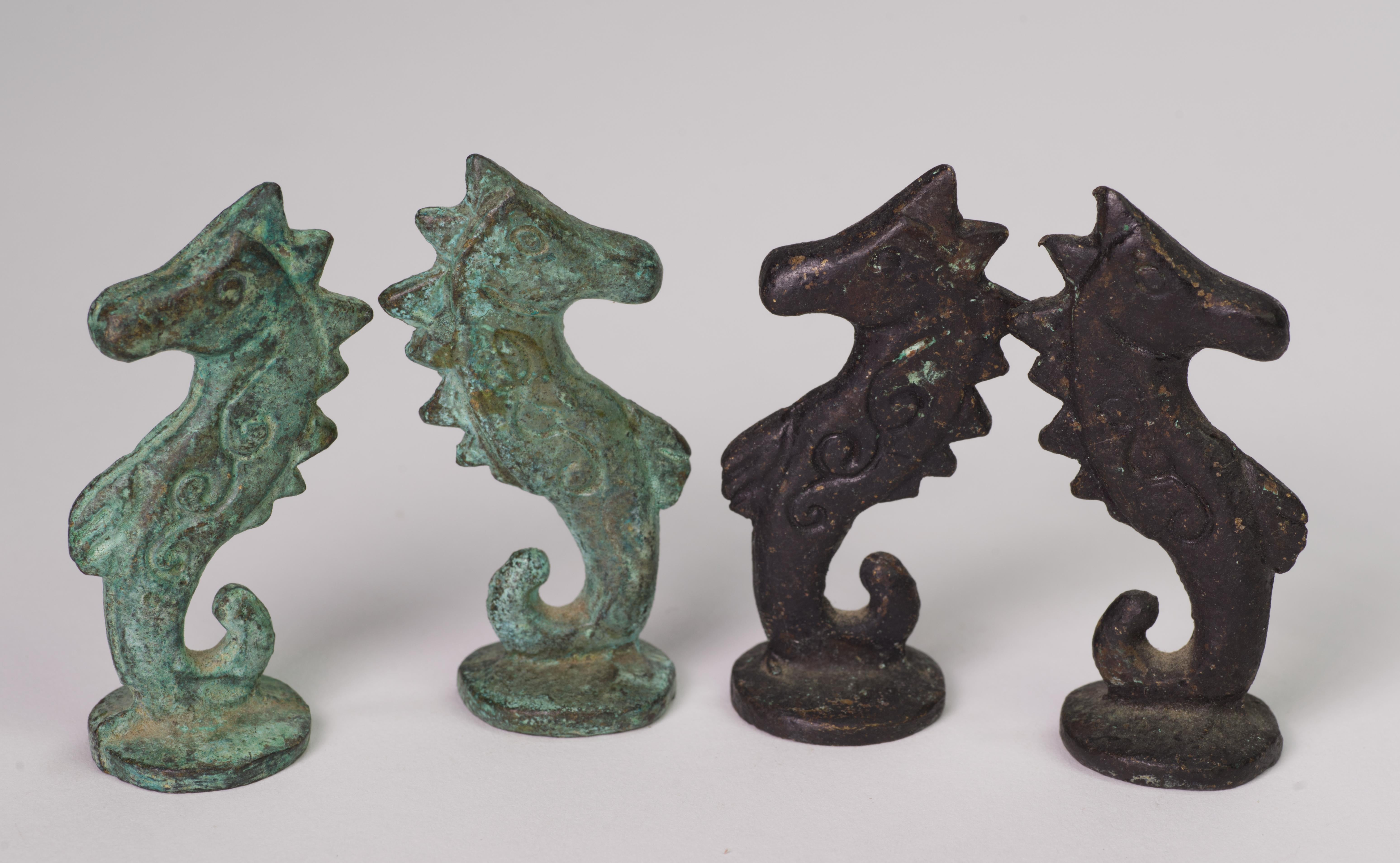 Italienisches Schachspiel aus den 1960er Jahren aus patinierter Bronze. im Angebot 3