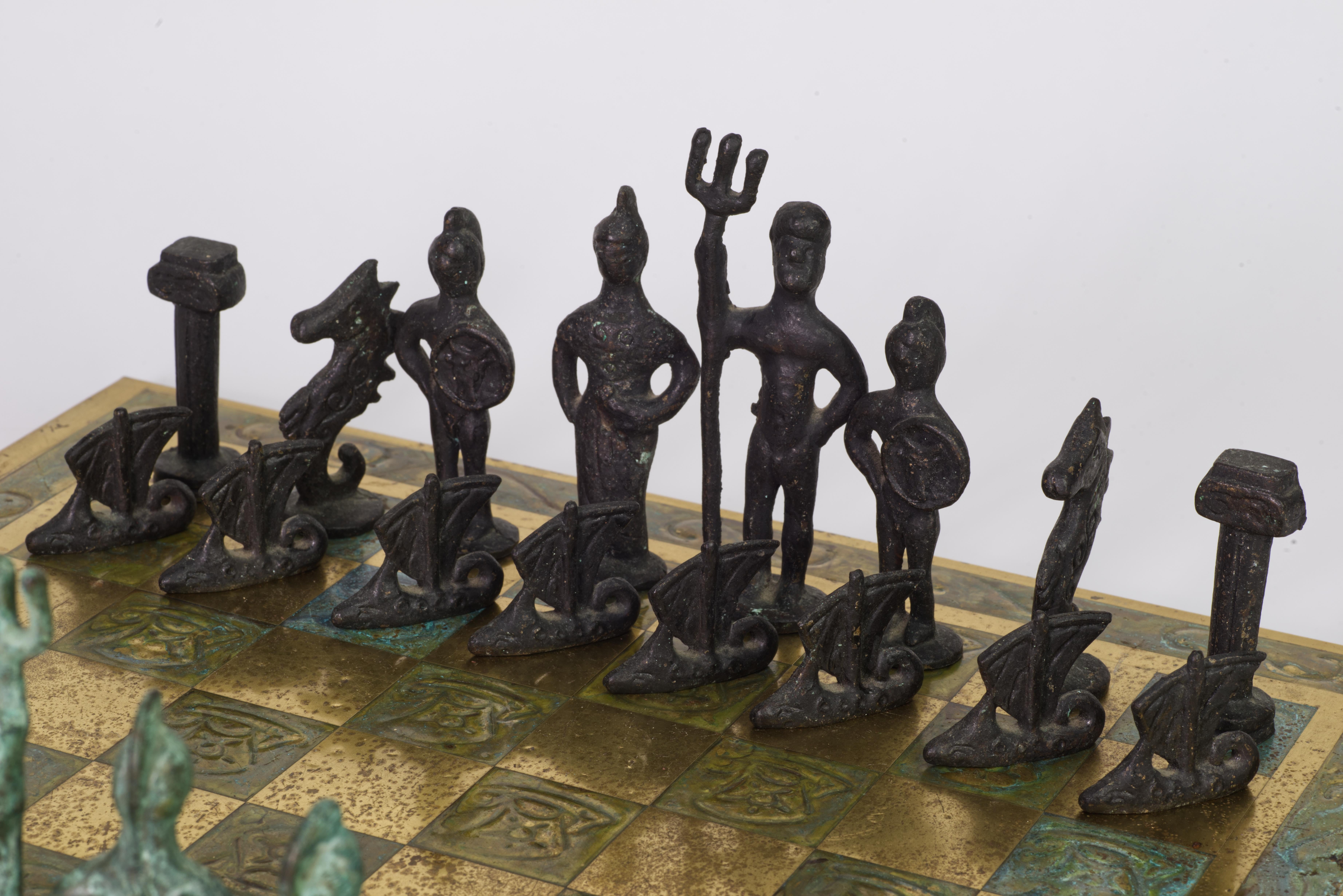 Italienisches Schachspiel aus den 1960er Jahren aus patinierter Bronze. im Angebot 7