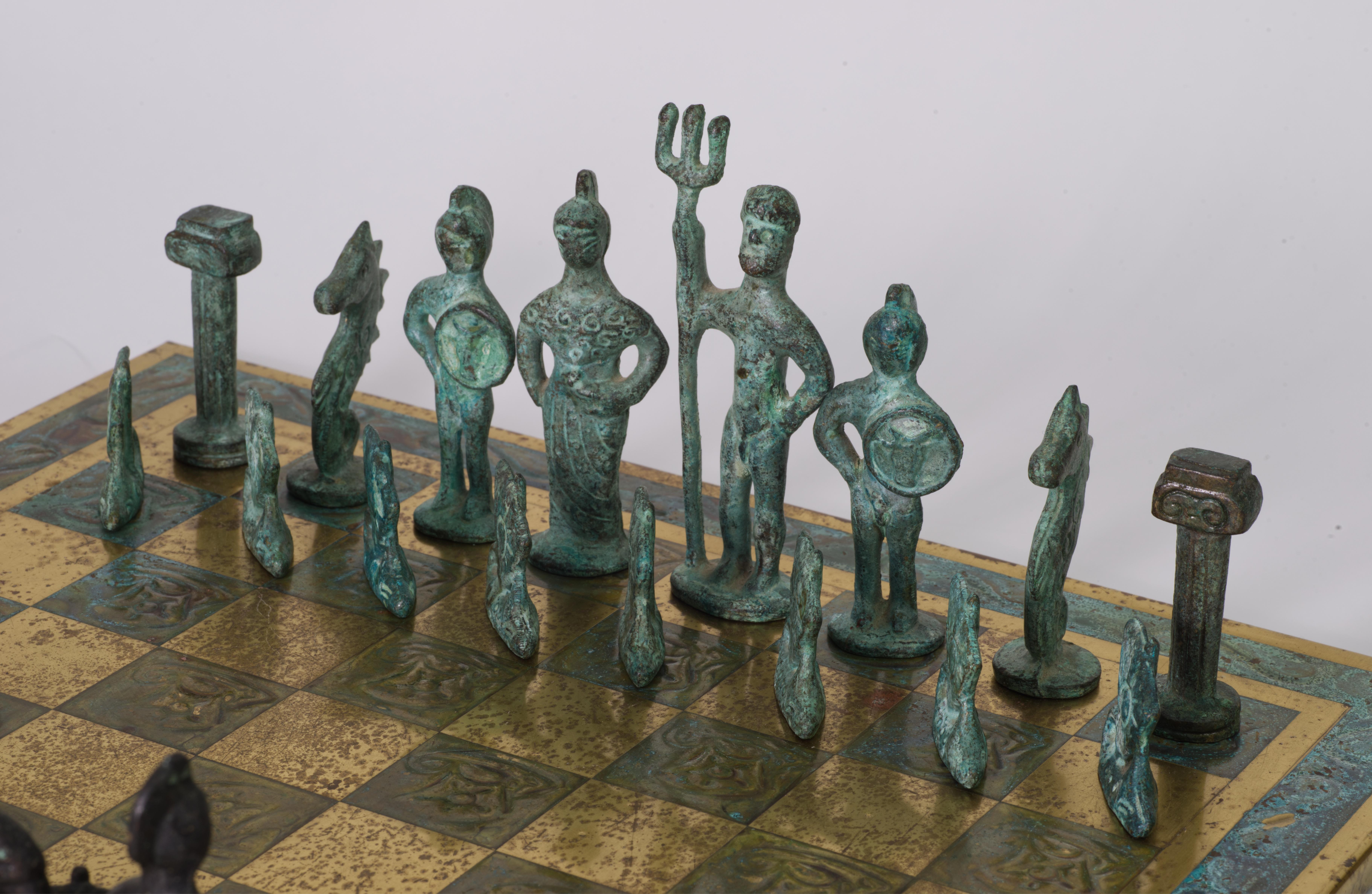 Italienisches Schachspiel aus den 1960er Jahren aus patinierter Bronze. im Angebot 8