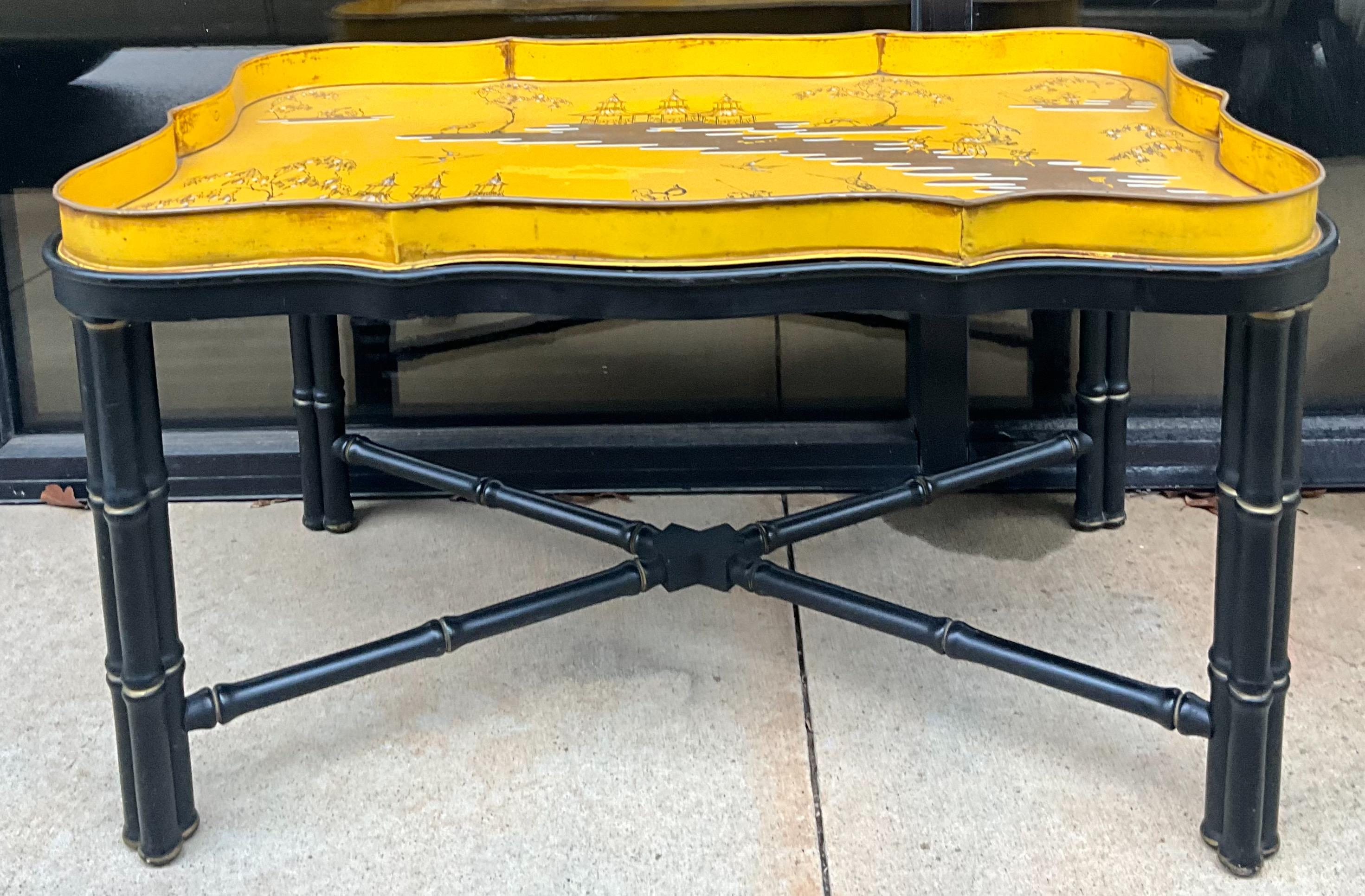 1960s Italian Chinoiserie Tole Tray Table With Black Faux Bamboo Stand  In Good Condition For Sale In Kennesaw, GA