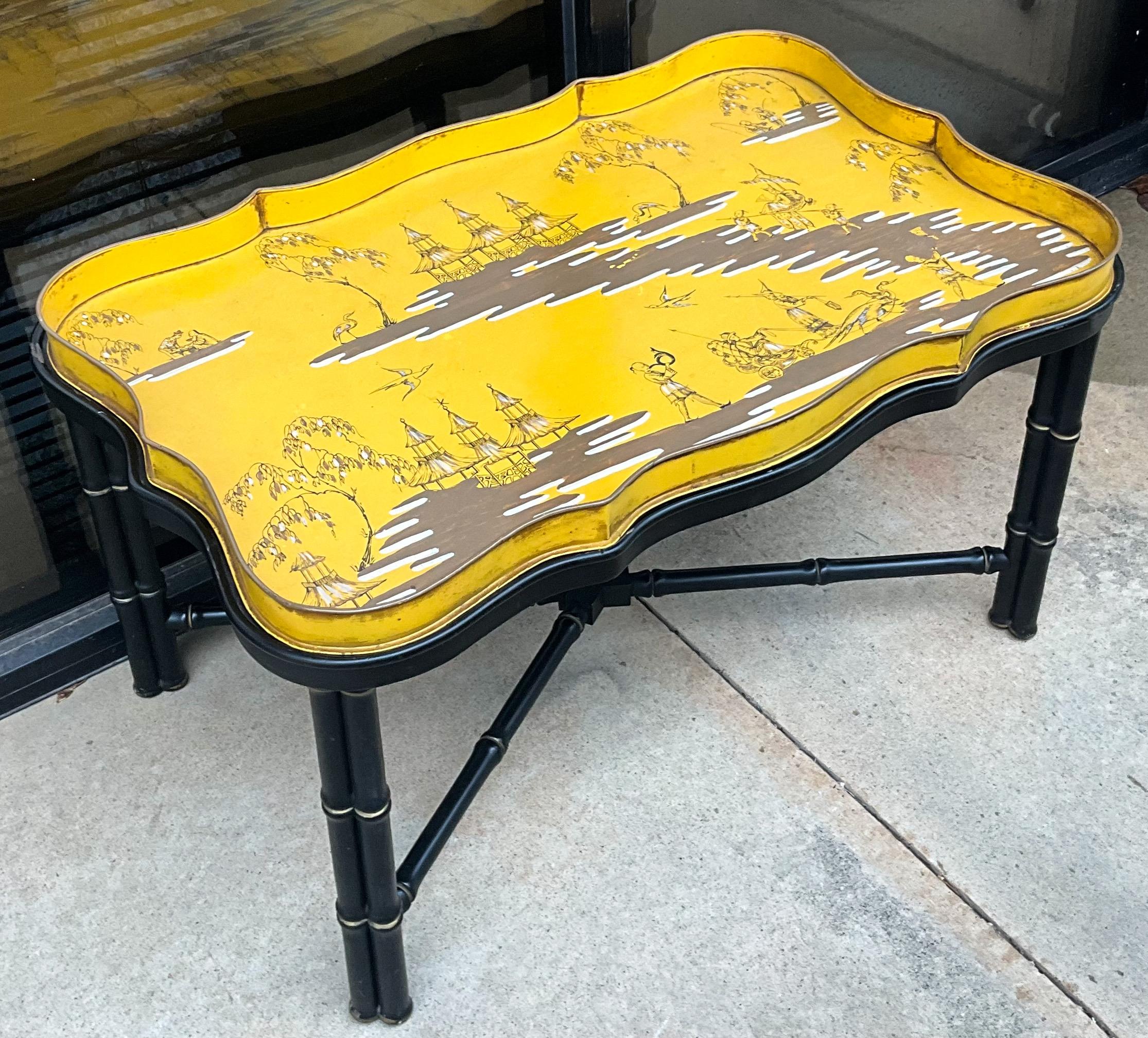 1960s Italian Chinoiserie Tole Tray Table With Black Faux Bamboo Stand  For Sale 2