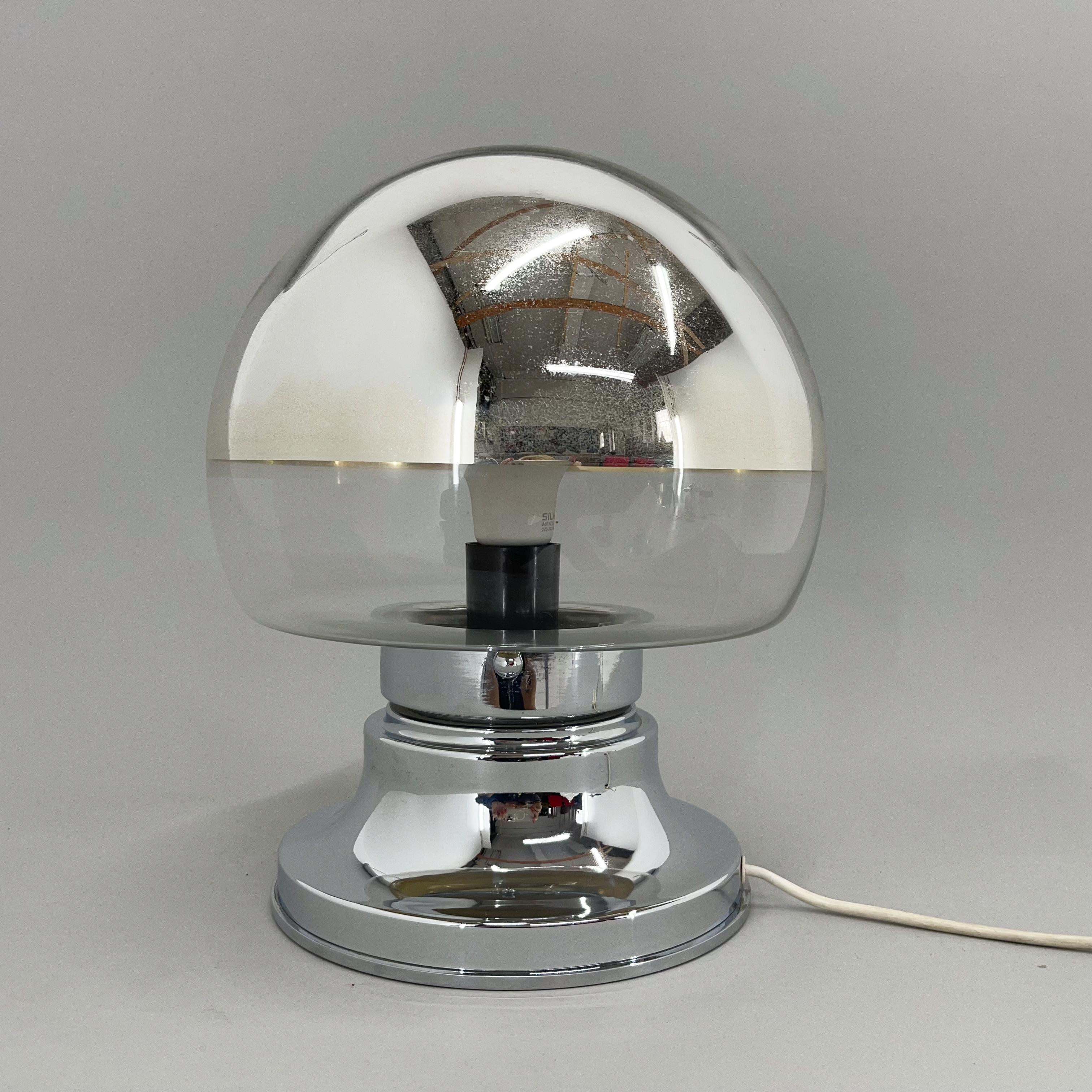 Beautiful modernist table lamp in the round in glass and chrome. In very good original condition with some interior rubbing to the chrome. Bulb: 1 x E27 or E26.