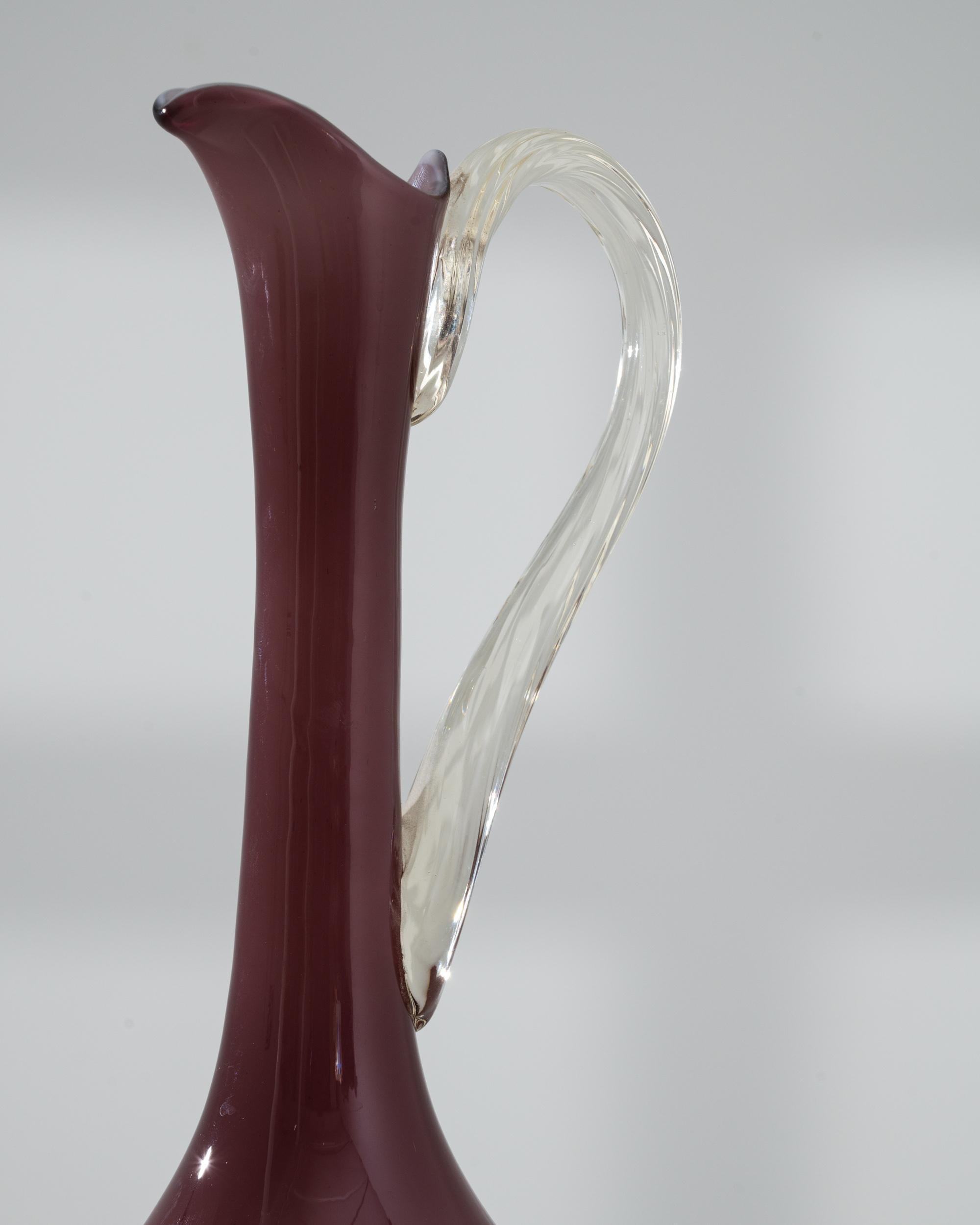 Metà XX secolo Brocca italiana in vetro rosso Clinker del 1960 in vendita
