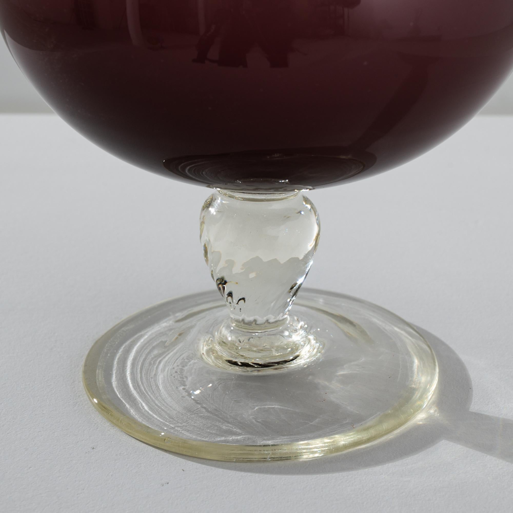 Brocca italiana in vetro rosso Clinker del 1960 in vendita 2