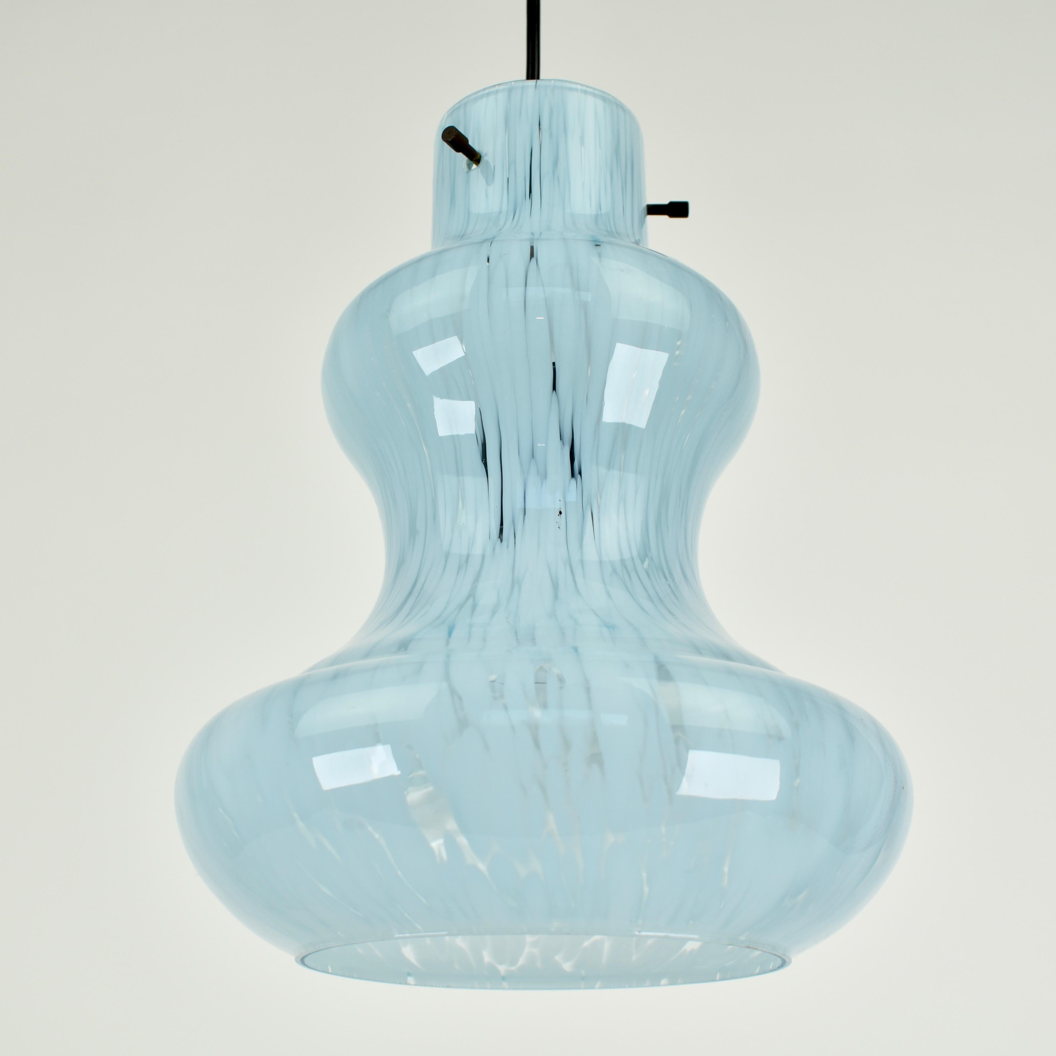 Mid-Century moderno Lampada a sospensione in vetro a nuvola italiana del 1960 in vendita