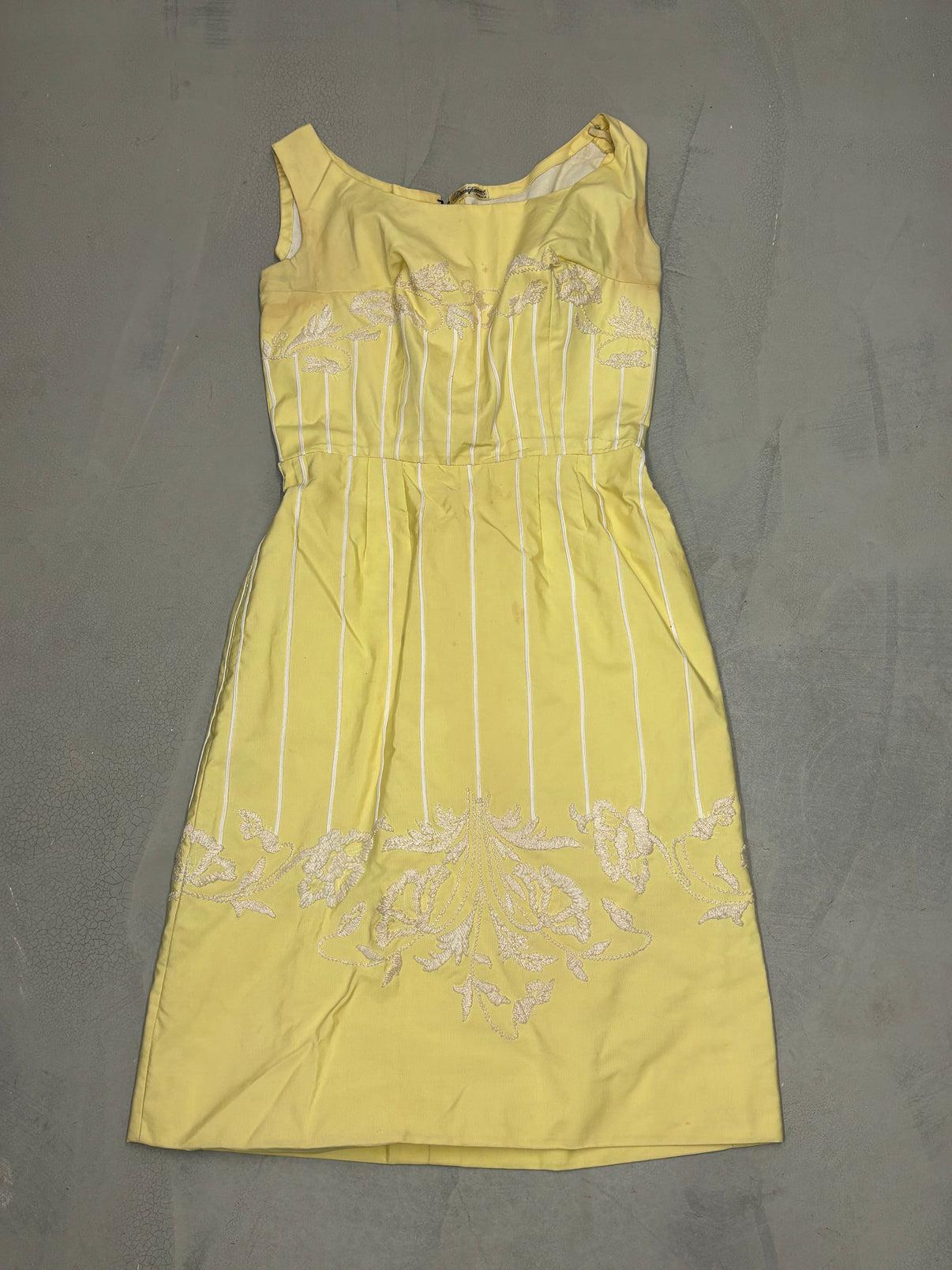 Italienisches maßgeschneidertes gelbes Vintage-Kleid aus den 1960er Jahren

Vintage 1960's besticktes Kleid
Aus der Schneiderei 