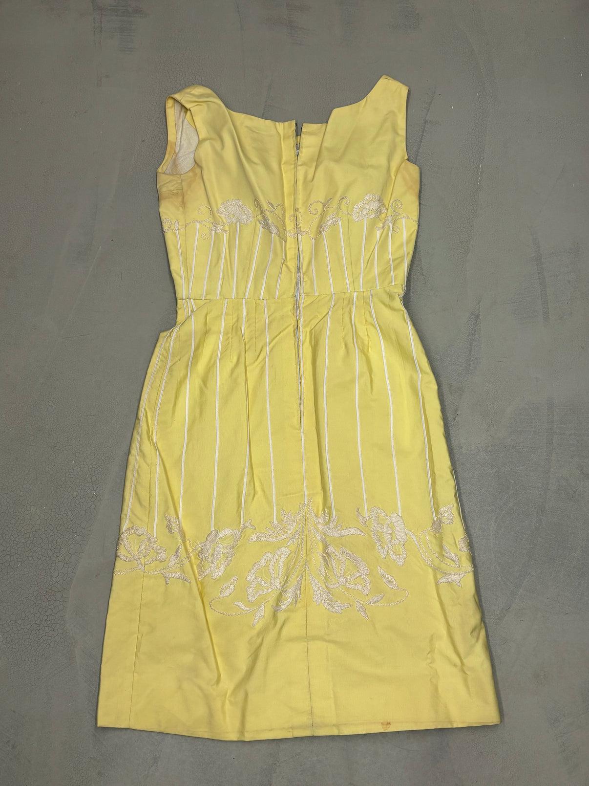 1960er Italienisches Couture Kleid mit gelber Stickerei (Beige) im Angebot