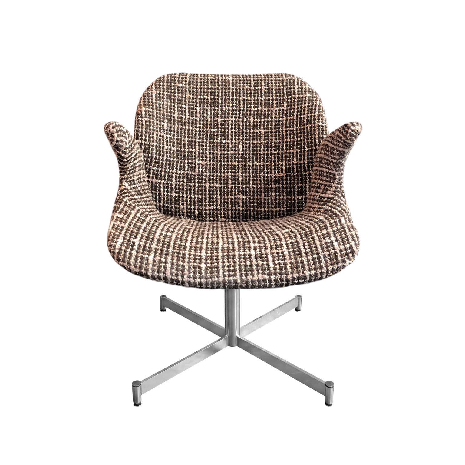 1960s Italian Curved Armchair in Brown and White Bouclé on Chrome Base In Good Condition For Sale In New York, NY