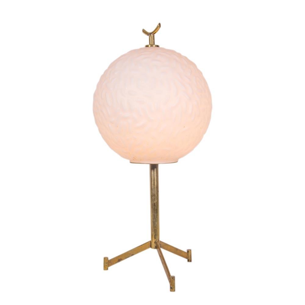 60s Italian White glass globe Shade and Brass Table Lamp Attributed to Stilnovo In Good Condition For Sale In London, GB