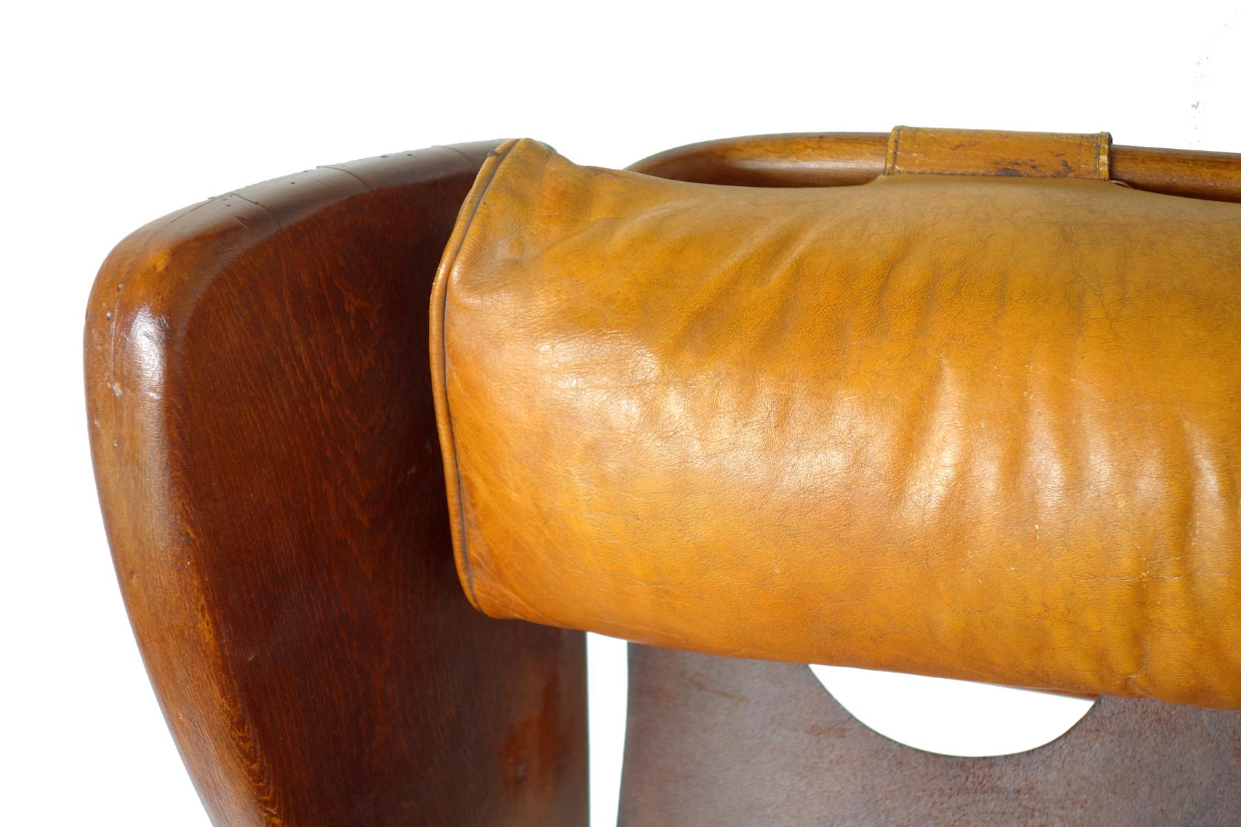 1960s Italian Design Leather and Wood Pair of Armchairs For Sale 1