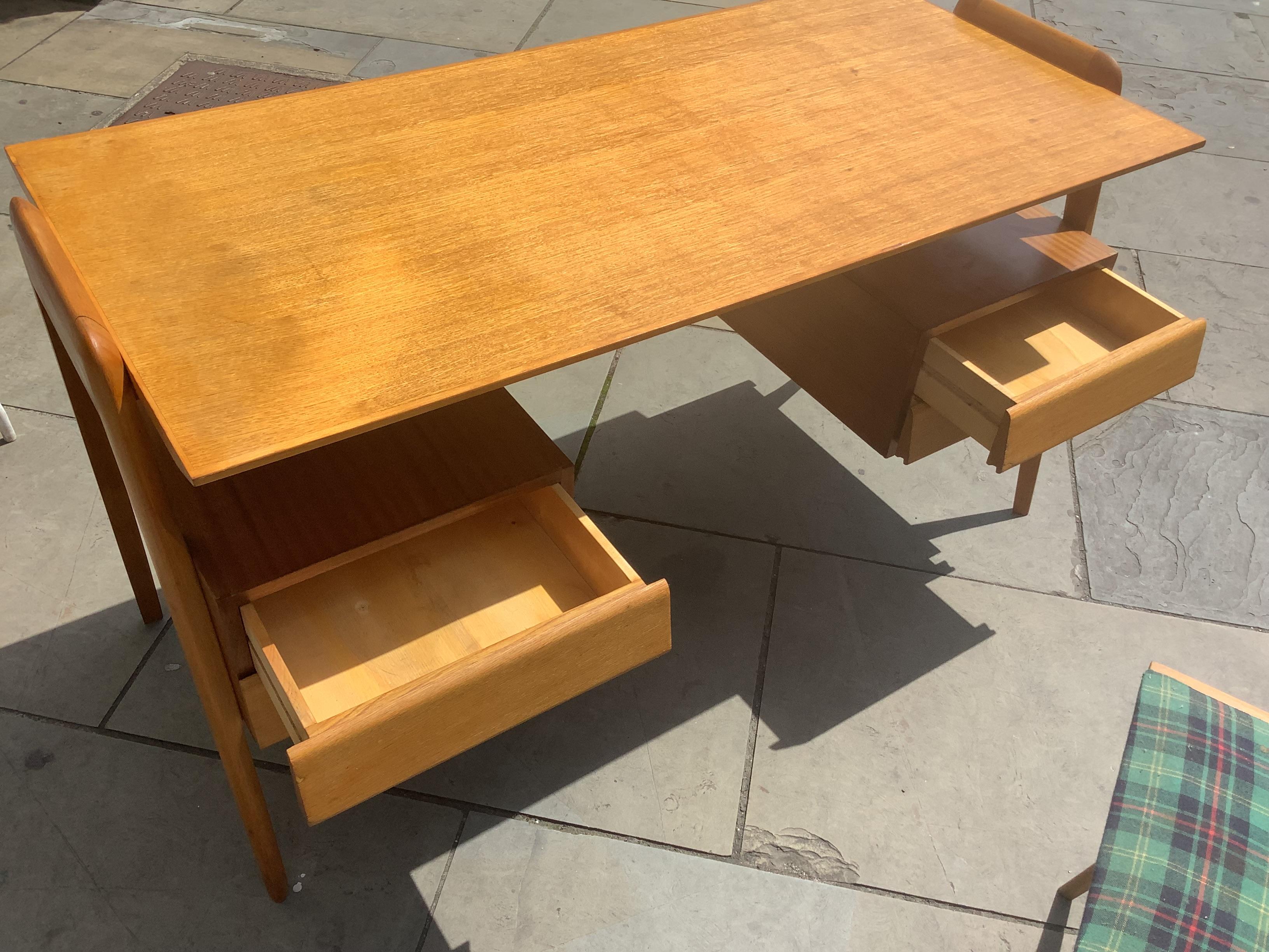 Mid-Century Modern 1960s Italian desk by Vittorio Dassi