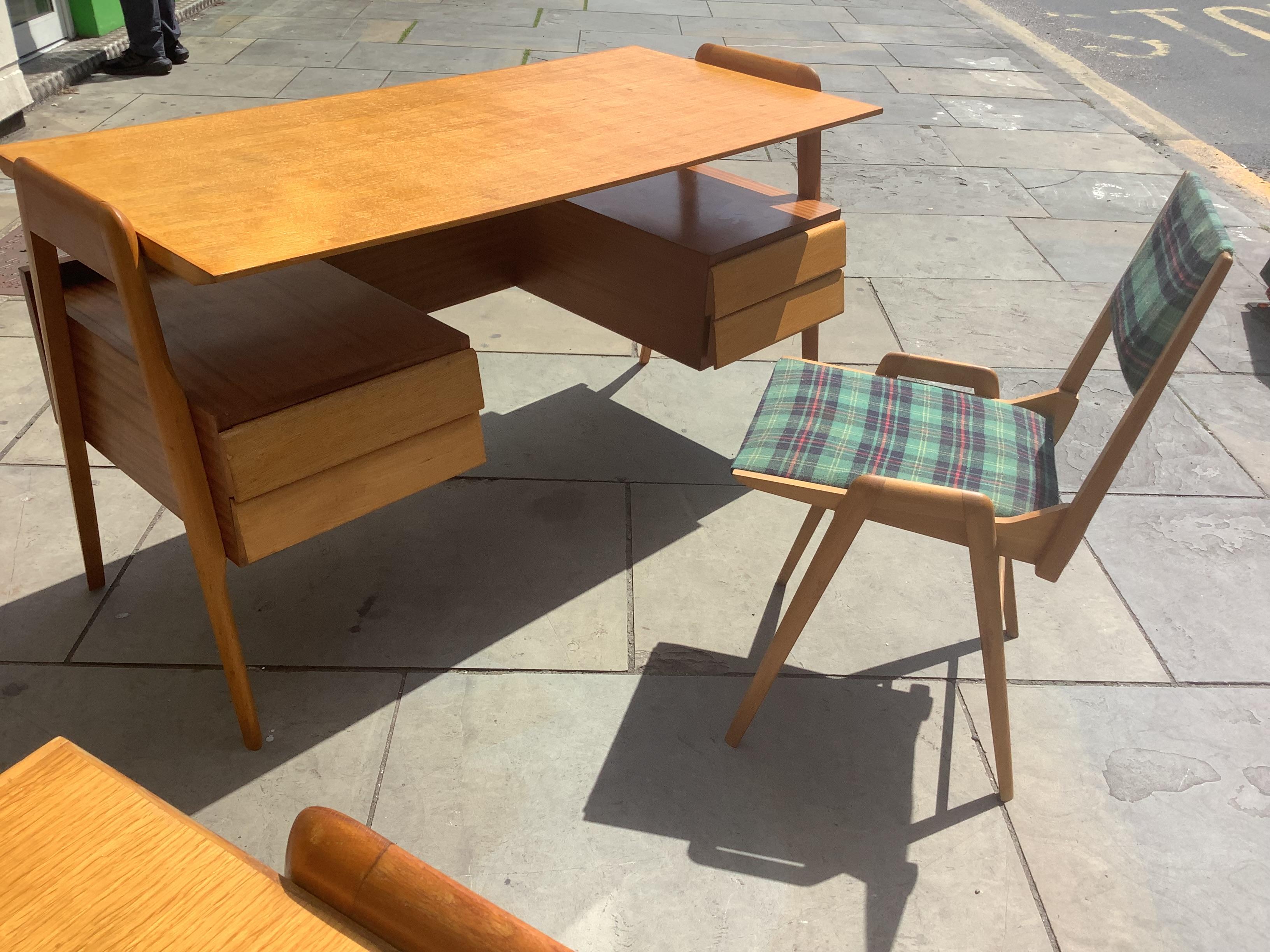 1960s Italian desk by Vittorio Dassi In Good Condition In London, Lambeth