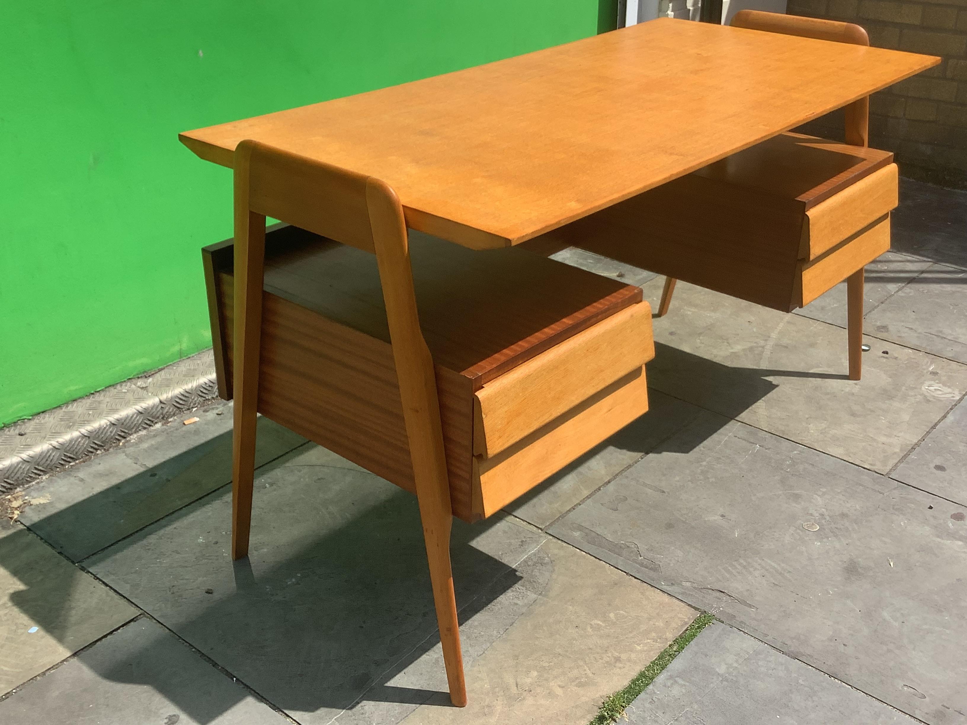 20th Century 1960s Italian desk by Vittorio Dassi