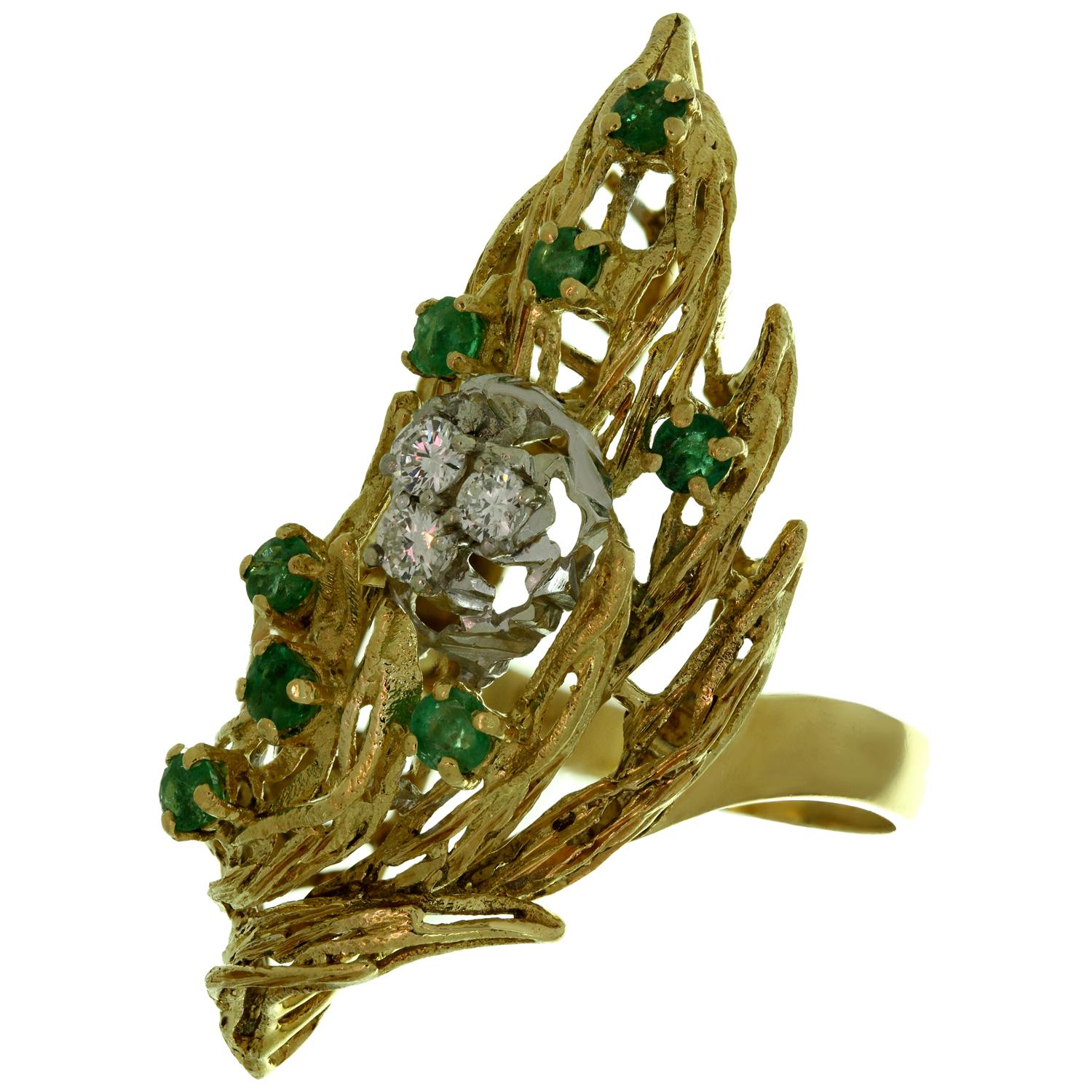 Women's 1960s, Italian Diamond Emerald Yellow Gold Ring For Sale