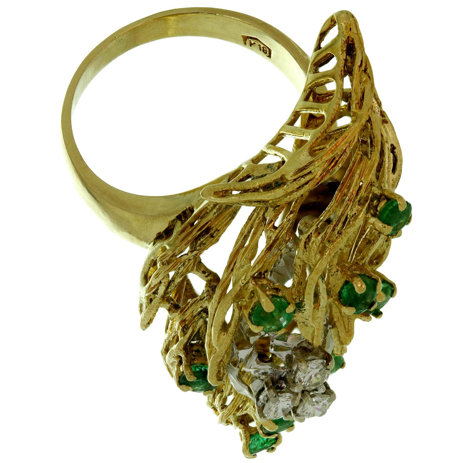 1960s, Italian Diamond Emerald Yellow Gold Ring For Sale 1