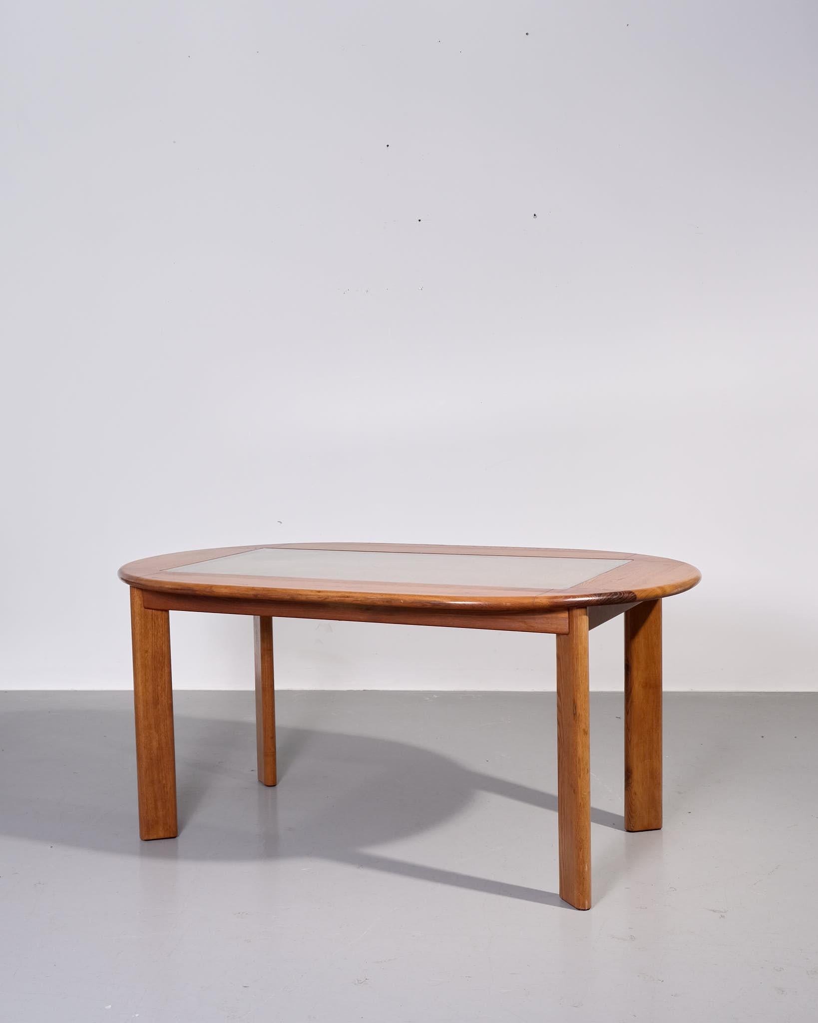 Paille Table de salle à manger italienne des années 1960 avec panneau en rotin tressé en vente