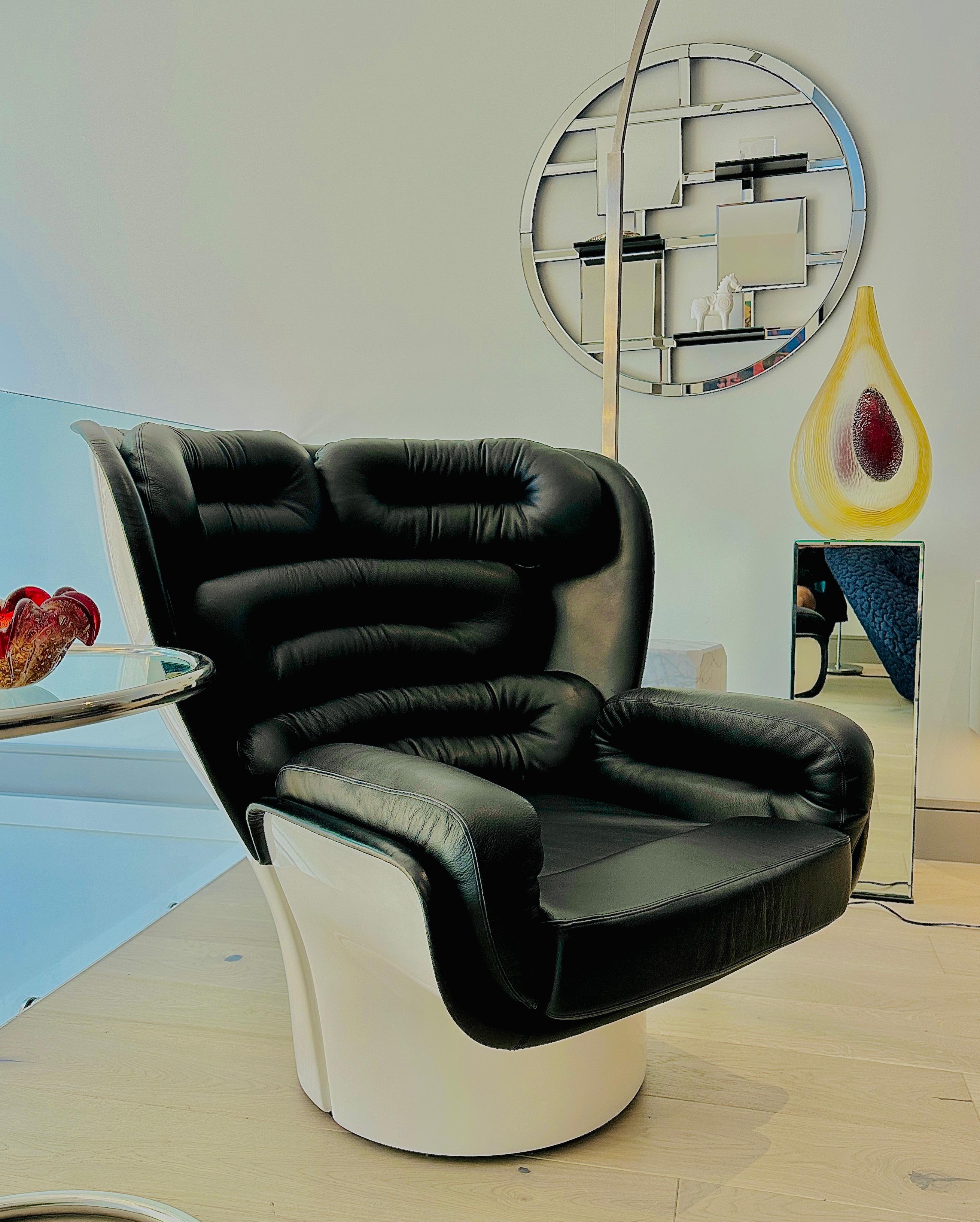 1960s Italian 'Elda' Joe Columbo Swivel White Fibreglass & Leather Lounge Chair 3