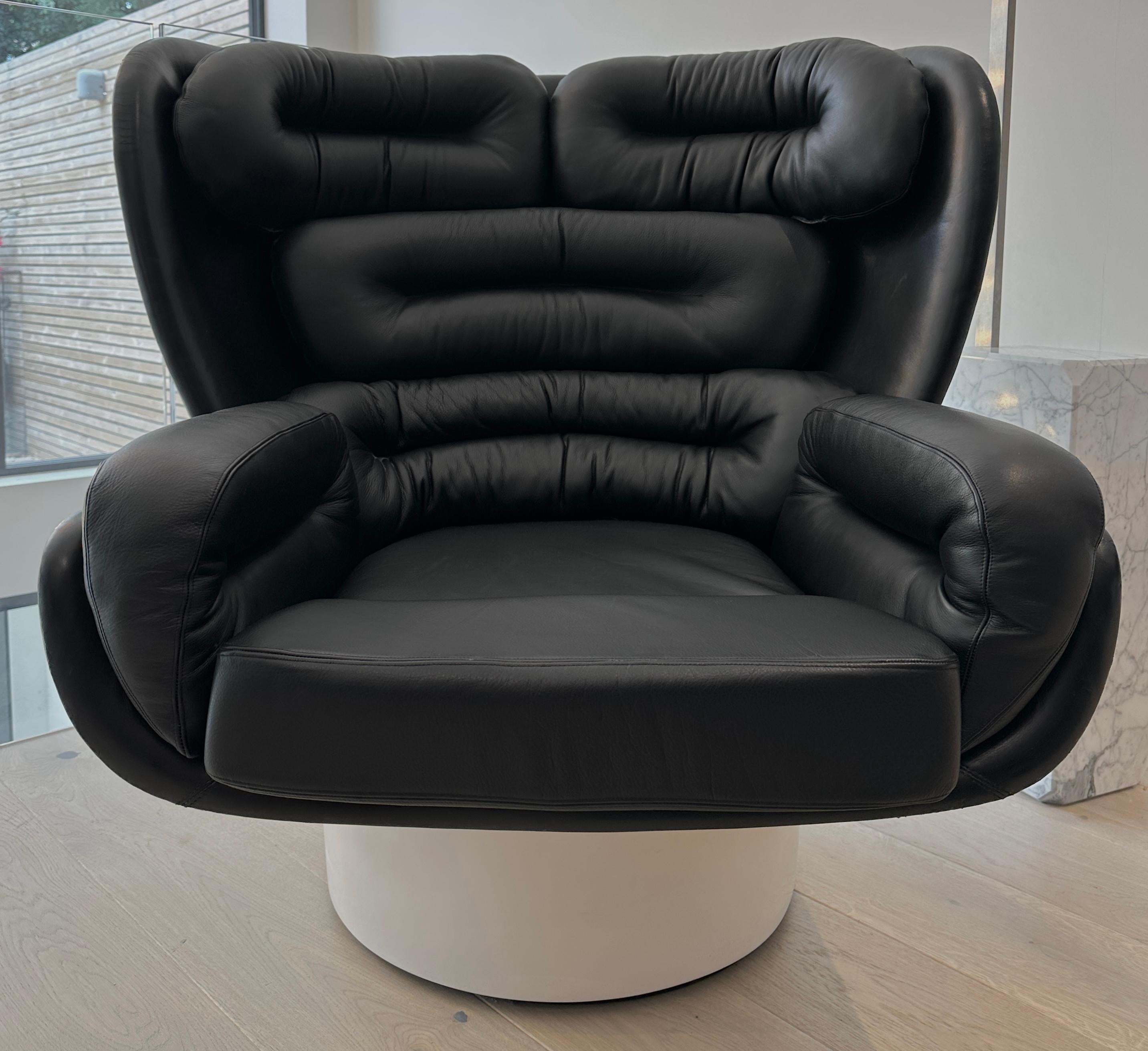 I have a pair of this iconic chairs but both listed separately. 1960s Italian 'Elda' swivel lounge chair designed by Joe Colombo in 1963 (1930-1971 ) and manufactured by Comfort Italy. This is one of the most well-known, space-age and futuristic