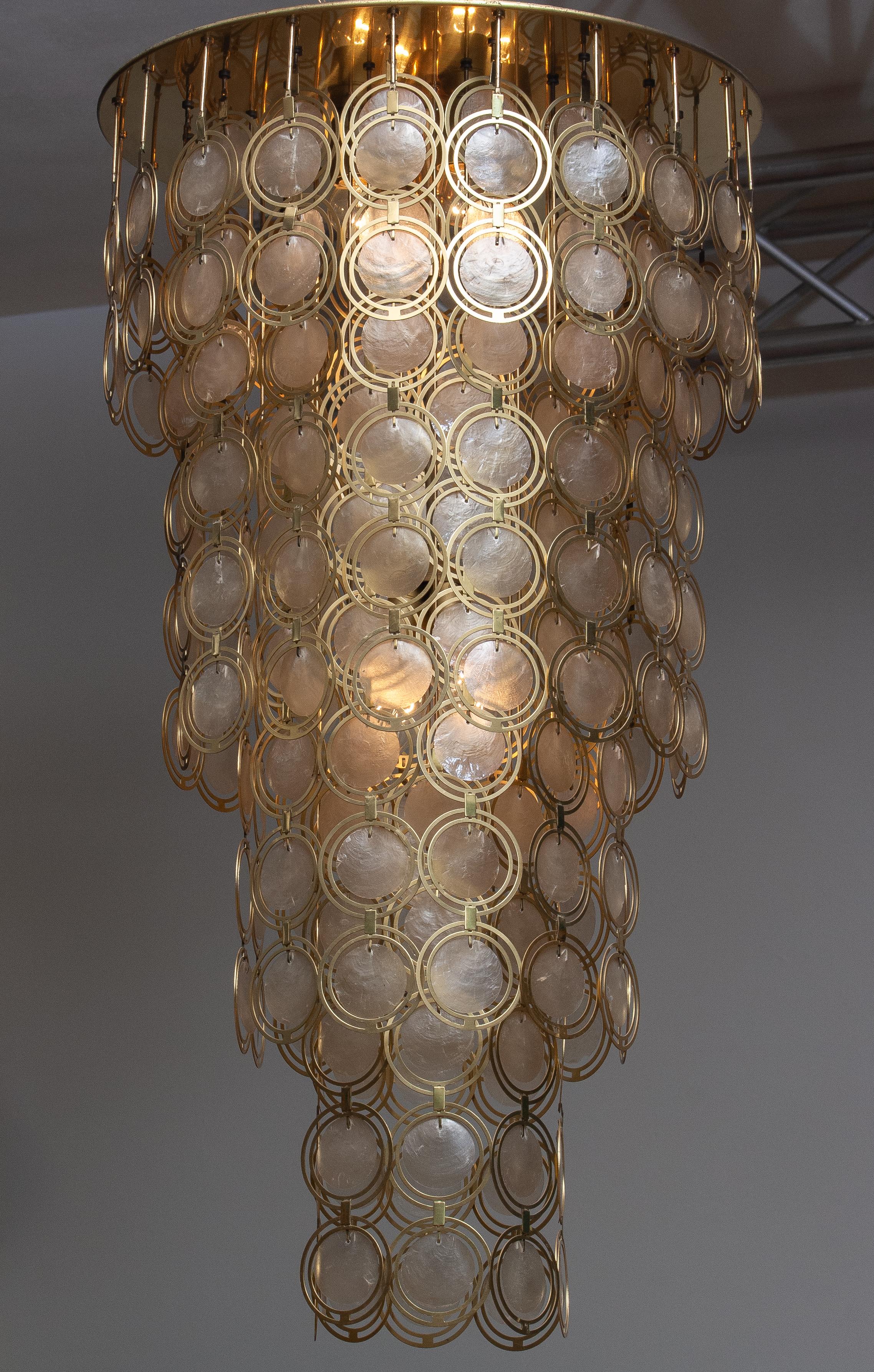 Mid-Century Modern 1960s, Italian Extra Large Brass and Shell Chandelier 'Mother of Pearl'