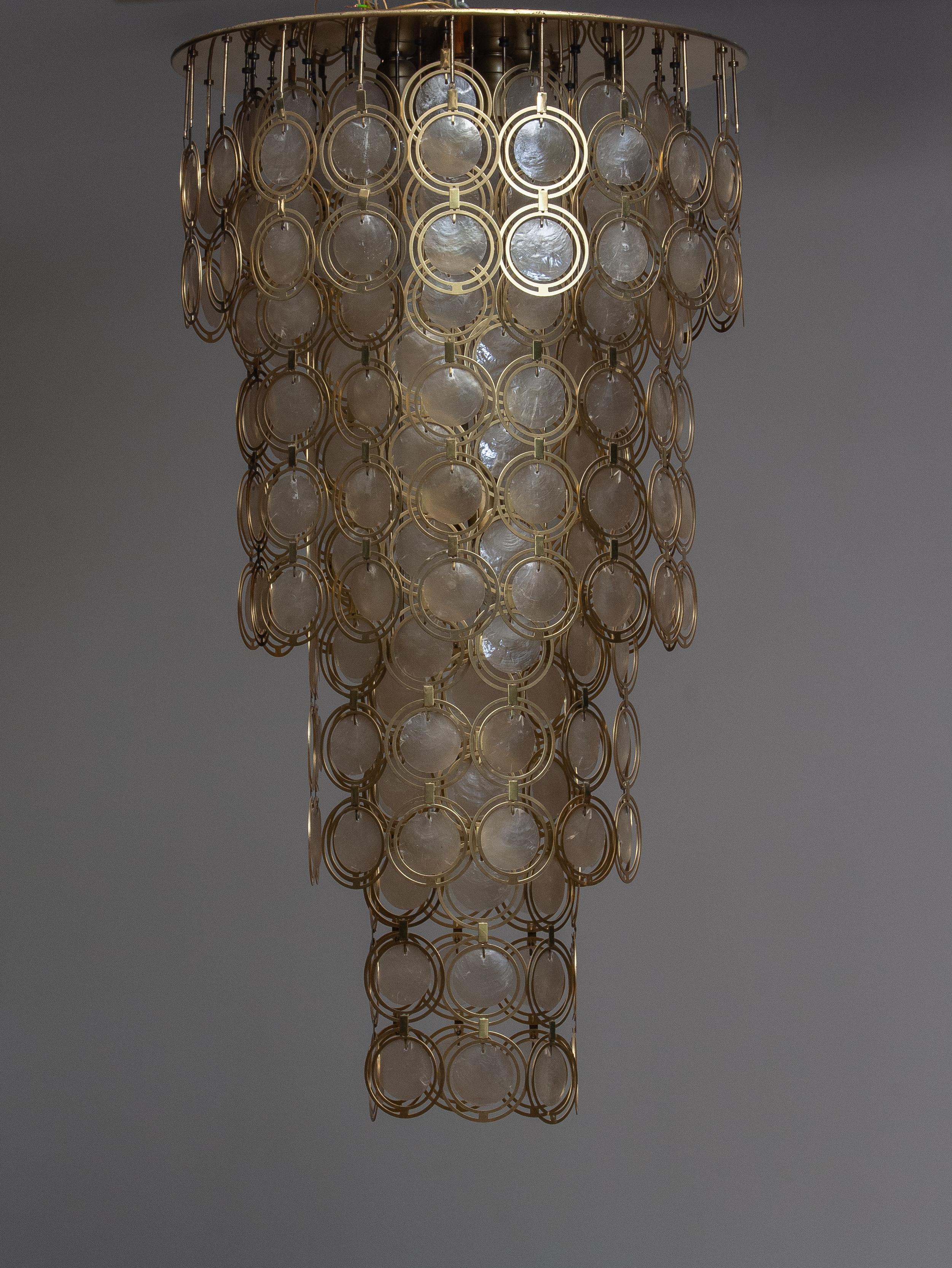 Metal 1960s, Italian Extra Large Brass and Shell Chandelier 'Mother of Pearl'