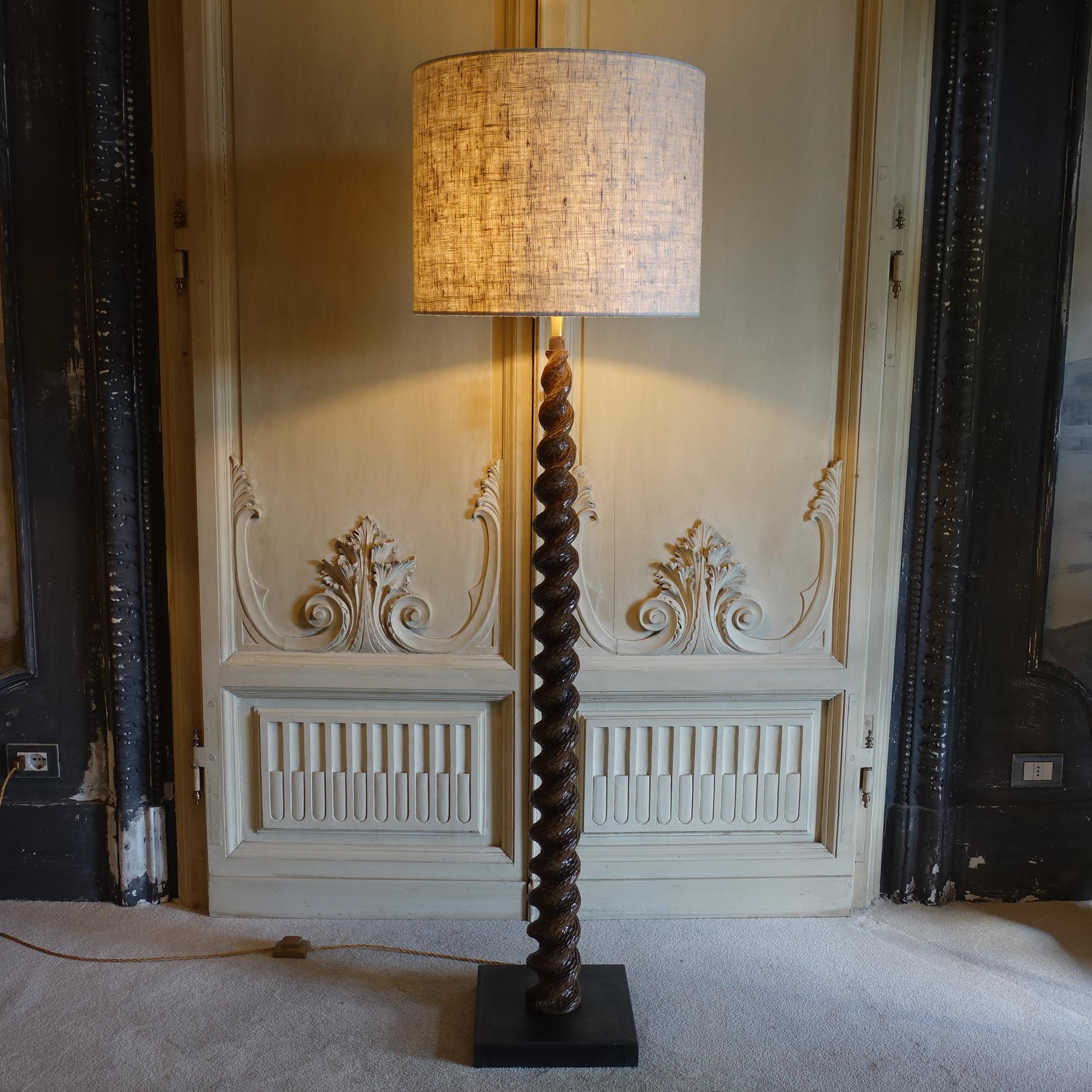 1960's Italian Floor Lamp in Carved Spiral Wood and Steel Base 2