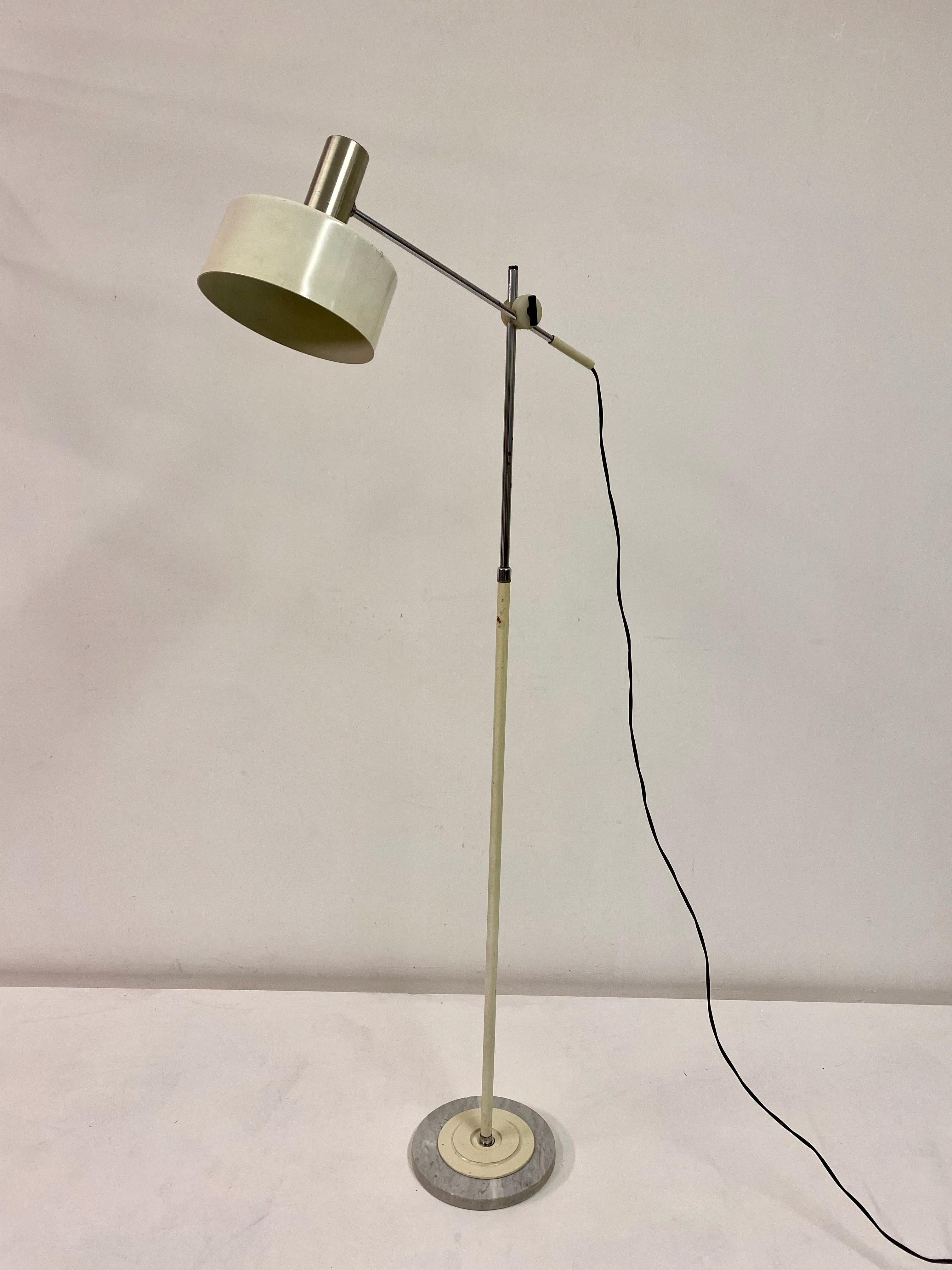 Italienische Stehlampe aus den 1960er Jahren mit Marmorsockel (Moderne der Mitte des Jahrhunderts) im Angebot