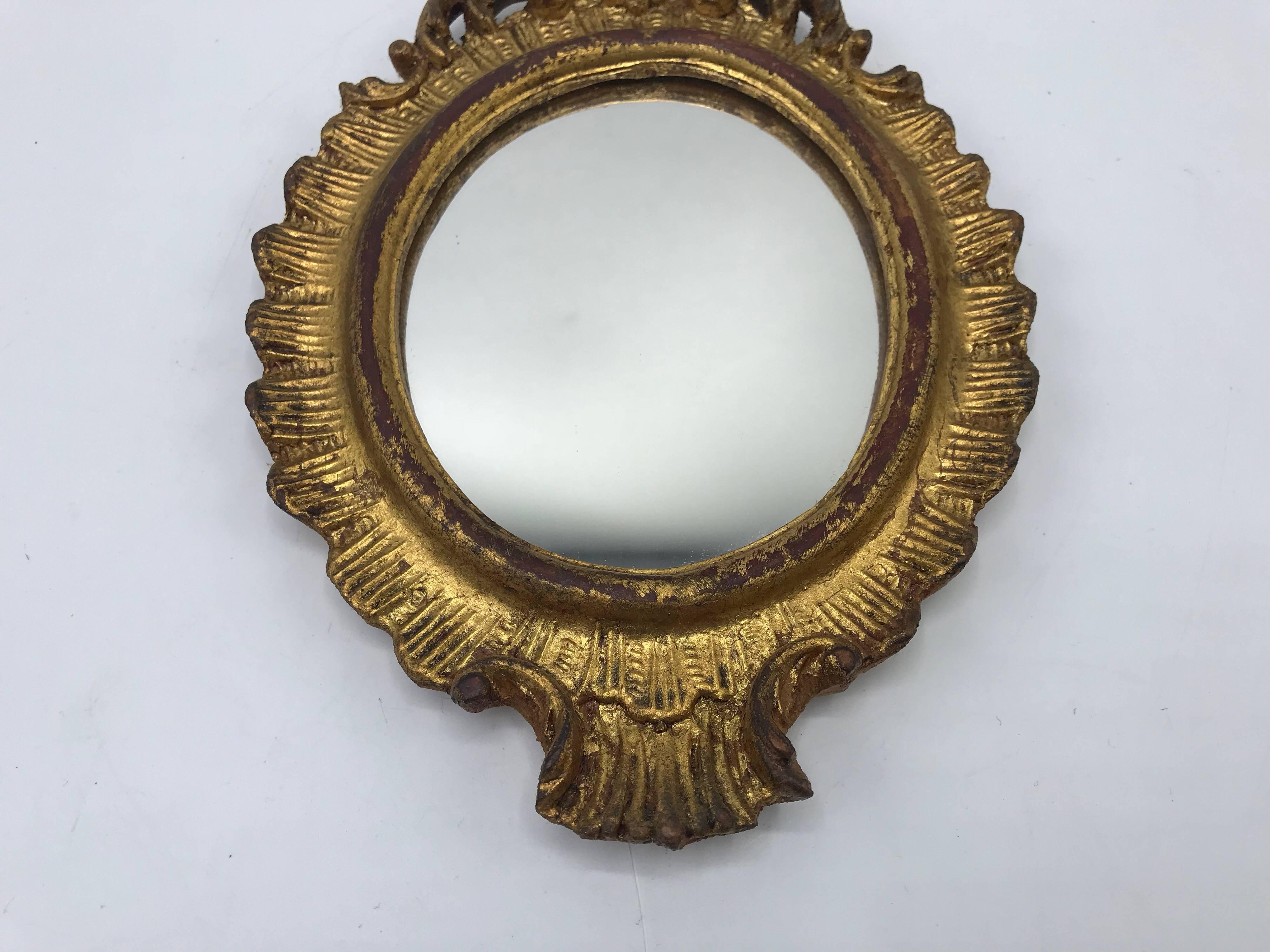 1960s Italian Florentine Oval Gilded Mirror In Excellent Condition In Richmond, VA