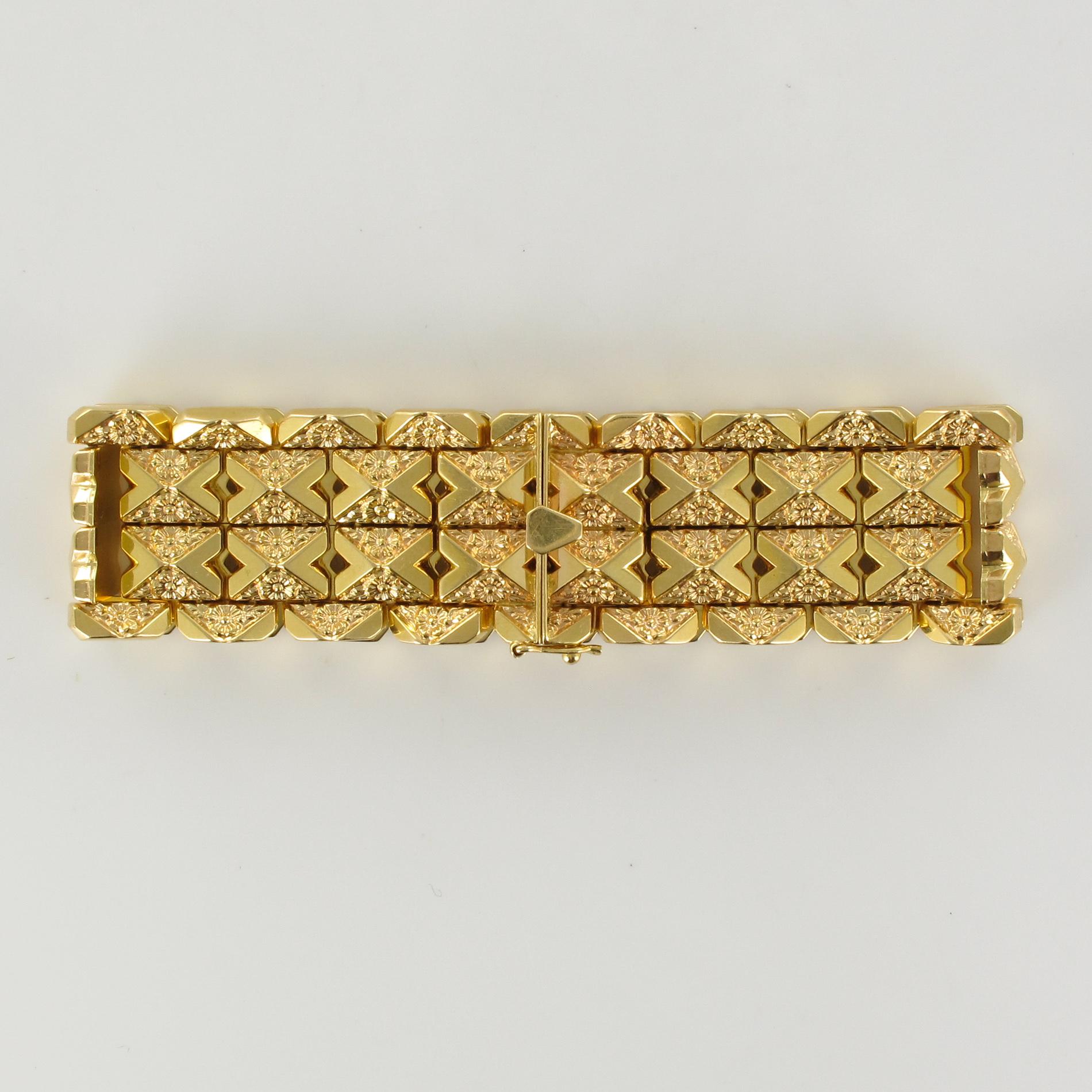 1960s Italian Flowers Motifs Engraved 18 Karat Yellow Gold Bracelet 6