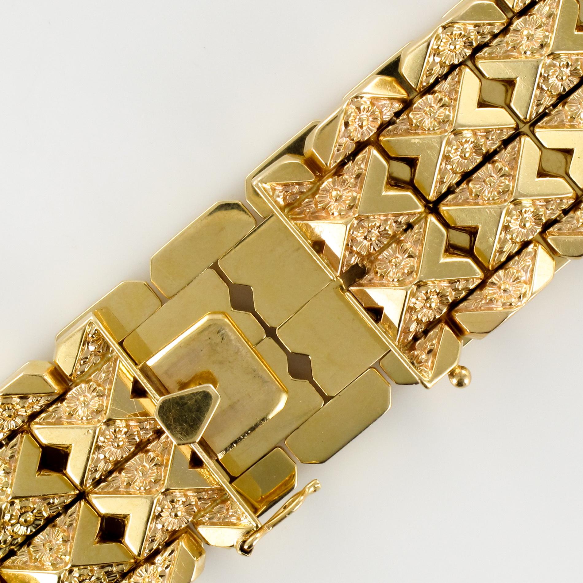 1960s Italian Flowers Motifs Engraved 18 Karat Yellow Gold Bracelet 7