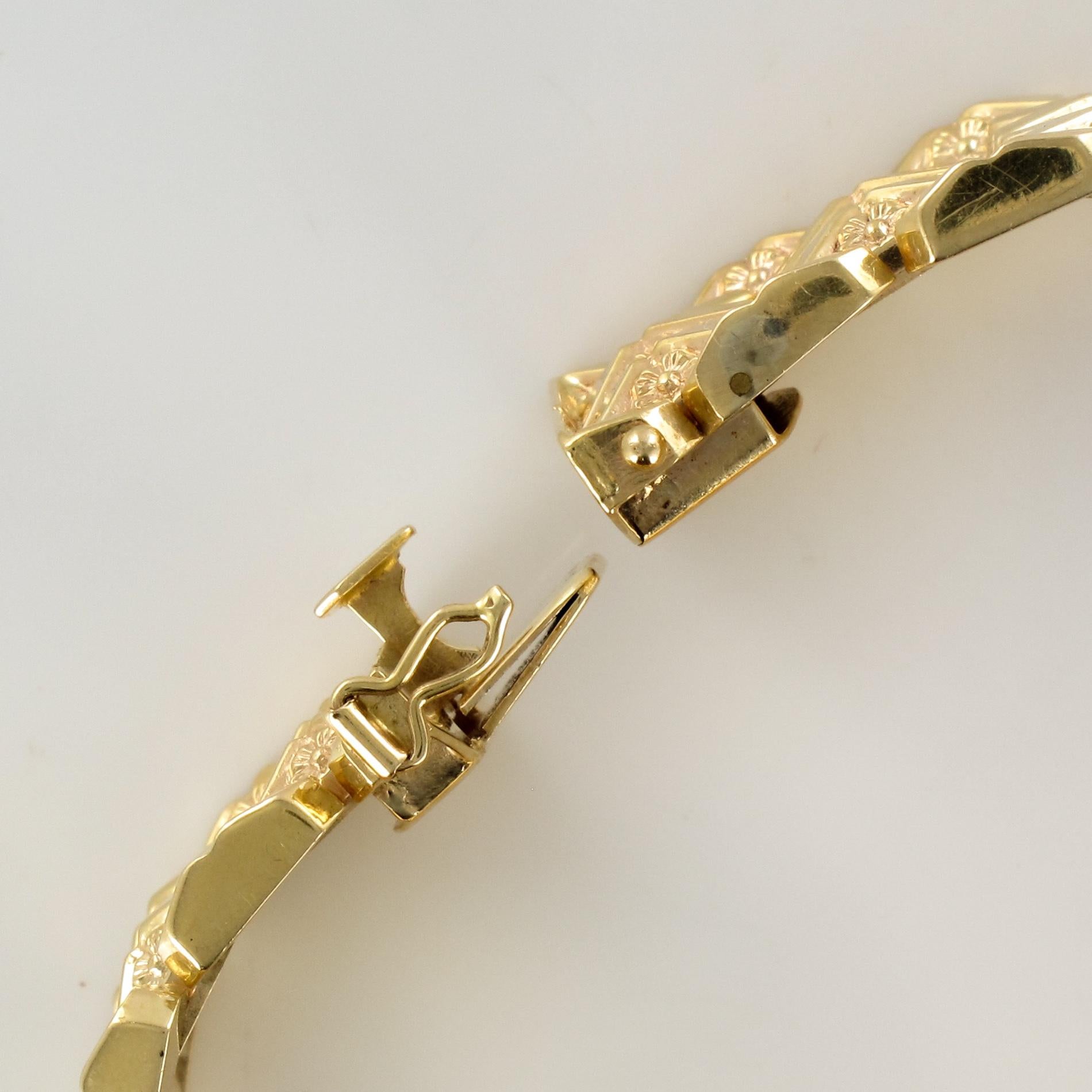 1960s Italian Flowers Motifs Engraved 18 Karat Yellow Gold Bracelet 3