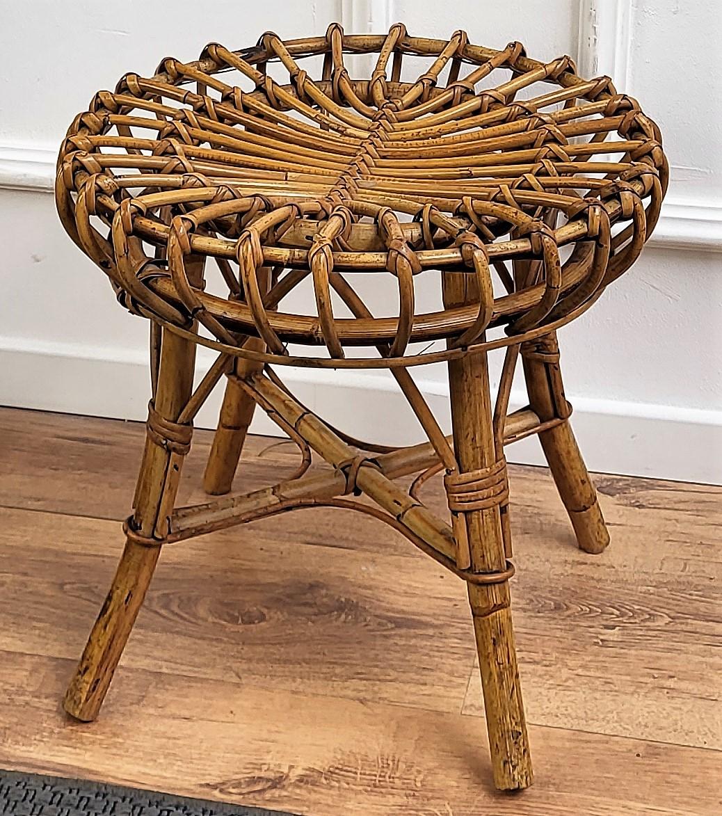 Midcentury round bamboo and wicker ottoman stool. This pouf was designed by Franco Albini in Italy during the 1960s.

This piece is fantastic as the rattan is shaped in a unique way, biggest canes composing the structure while the top part is made