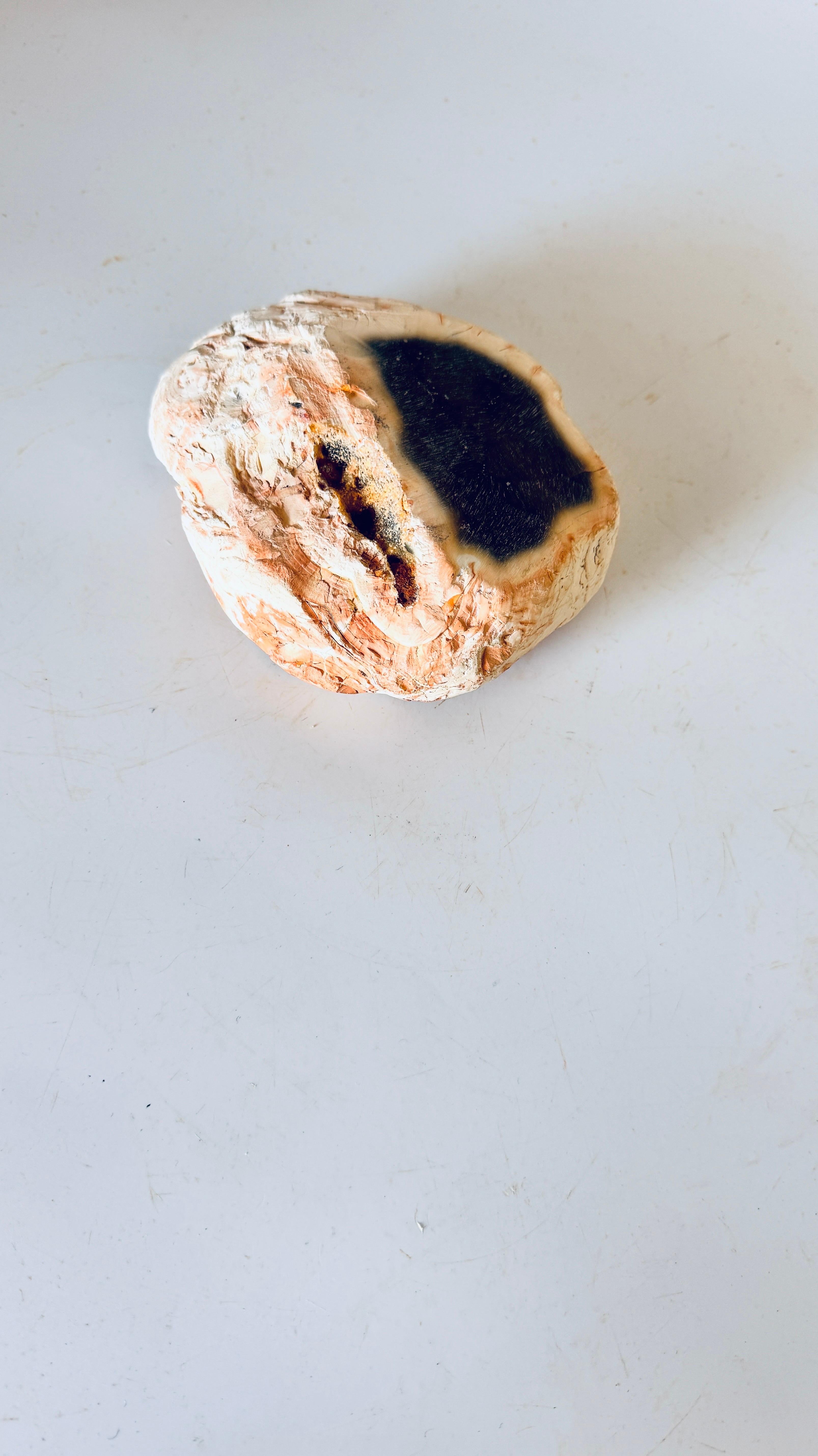 1960er Jahre Italienischer Onyx-Aschenbecher in Freiform, polierter Stein mit dunkelbraunem Weißrosa im Angebot 7