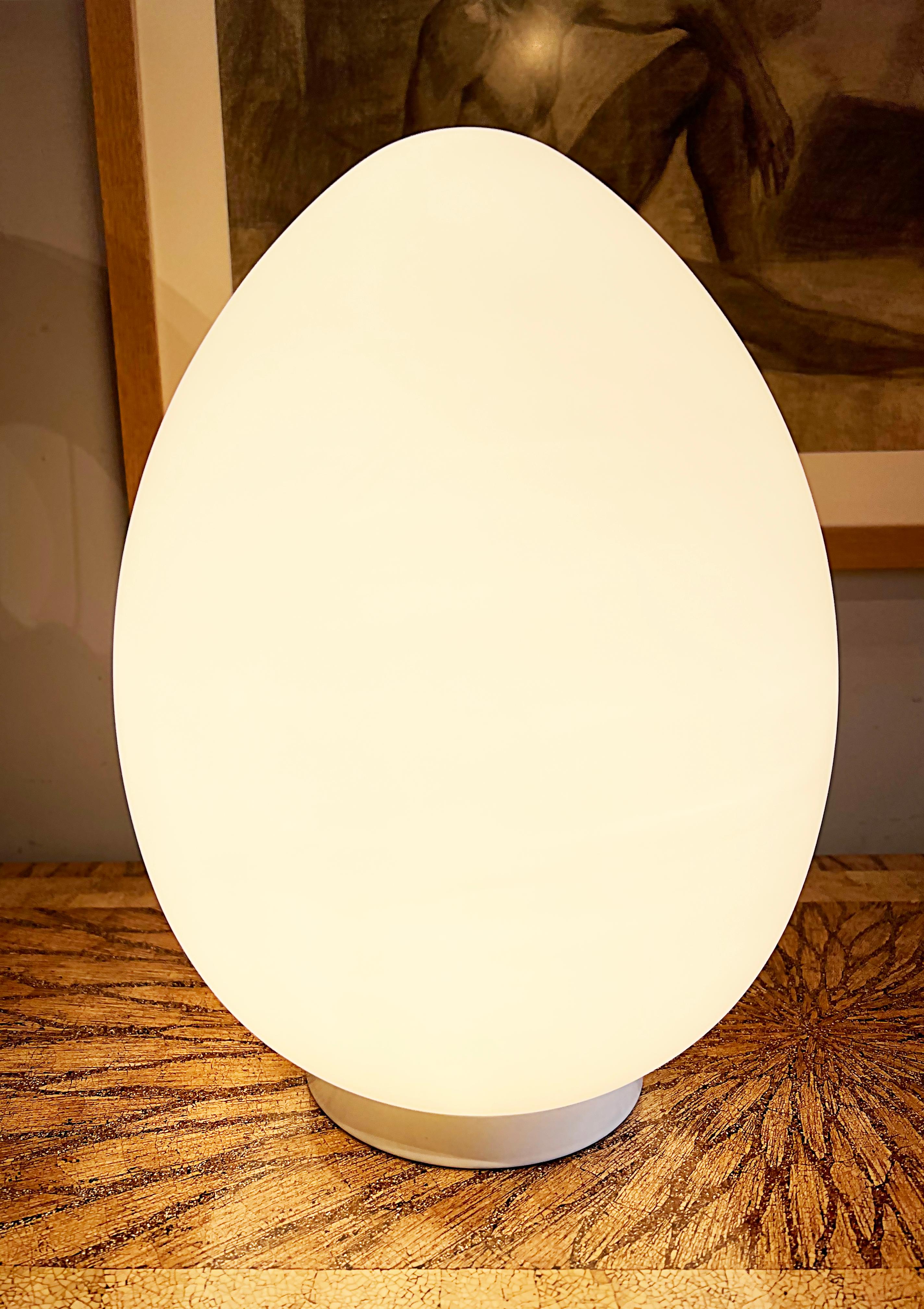 Mid-Century Modern 1960s Italian Frosted Glass Laurel Egg Lamp on Metal Base
