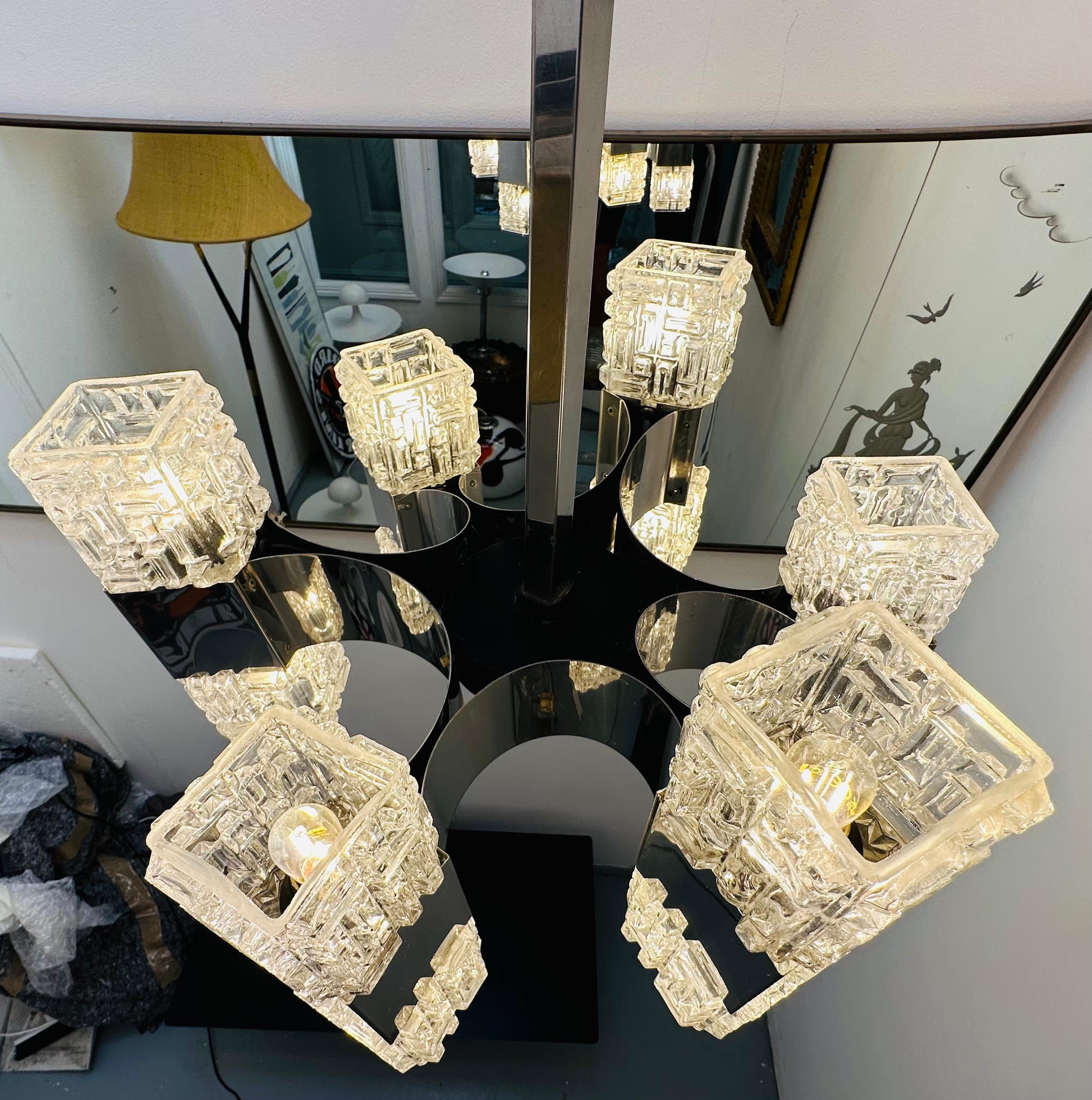 XX secolo Lampadario a sospensione in vetro quadrato astratto e cromo di Gaetano Sciolari del 1960 in vendita