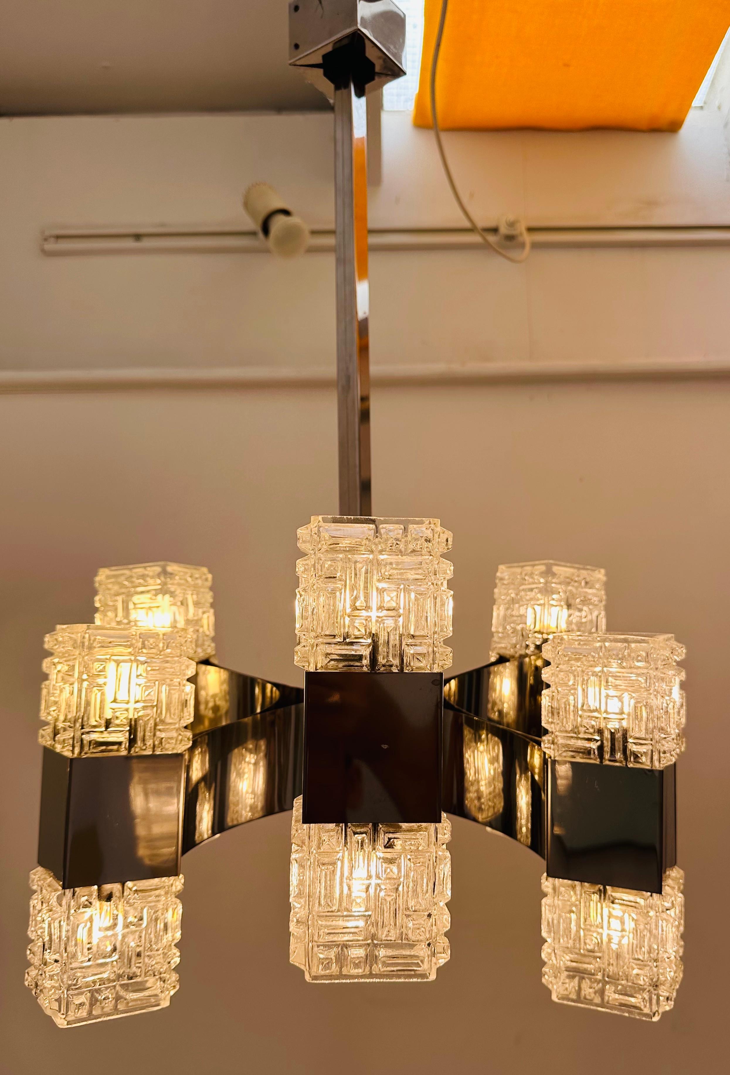 1960s Italian pendant chandelier ceiling light with twelve square cubist shades - six that face upwards and six downwards. Designed by Gaetano Sciolari for Sciolari Lighting.  The glass shades are supported on a polished chrome-plated steel frame